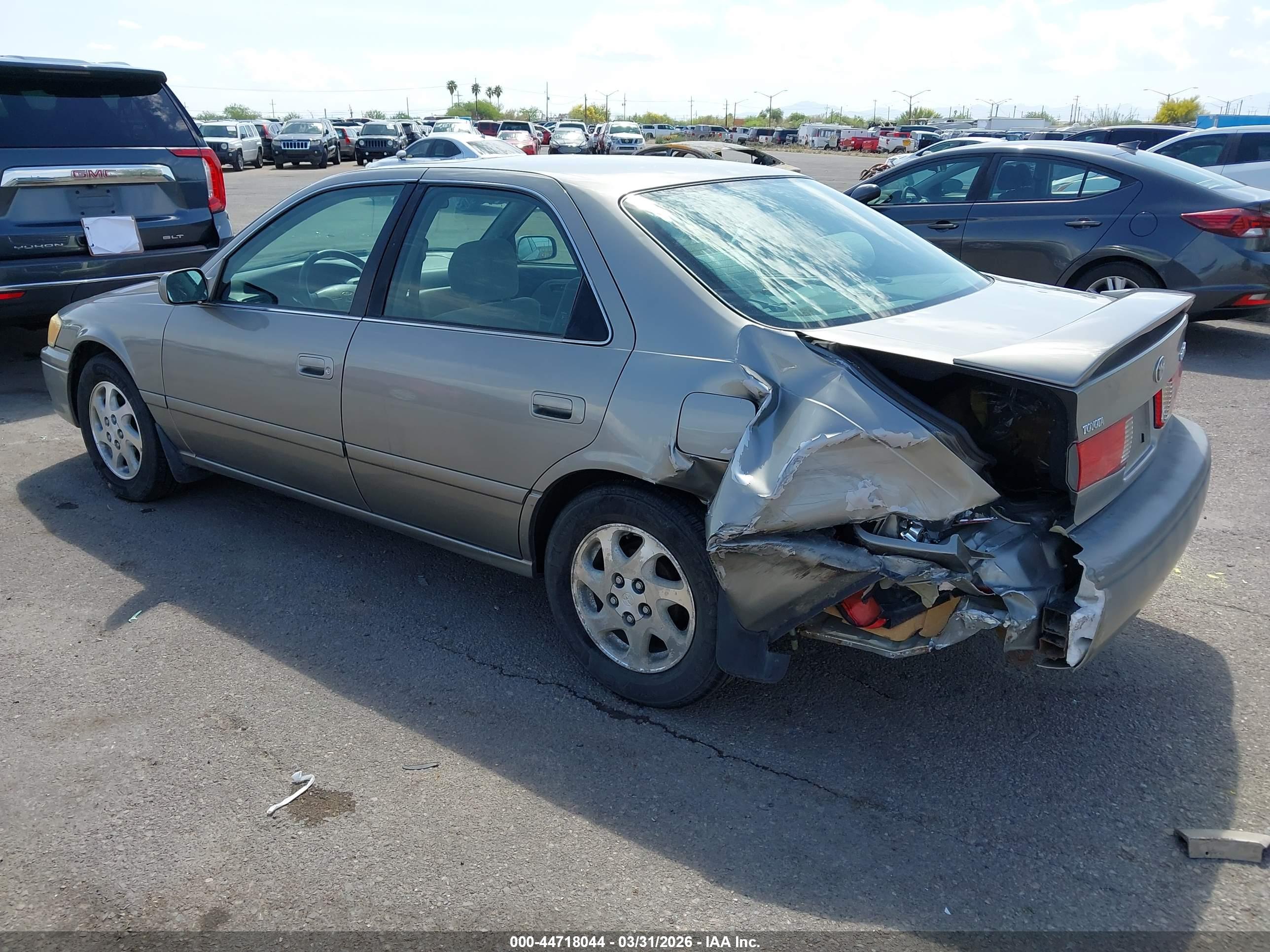 TOYOTA CAMRY image 3