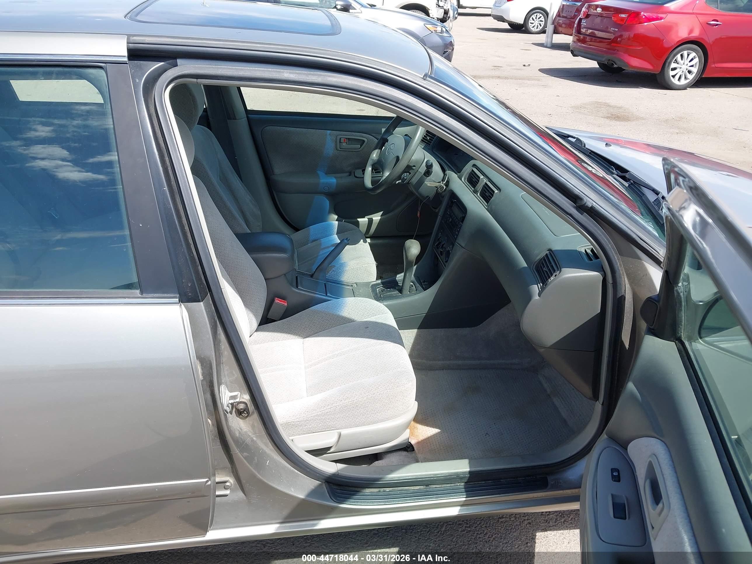 TOYOTA CAMRY image 5