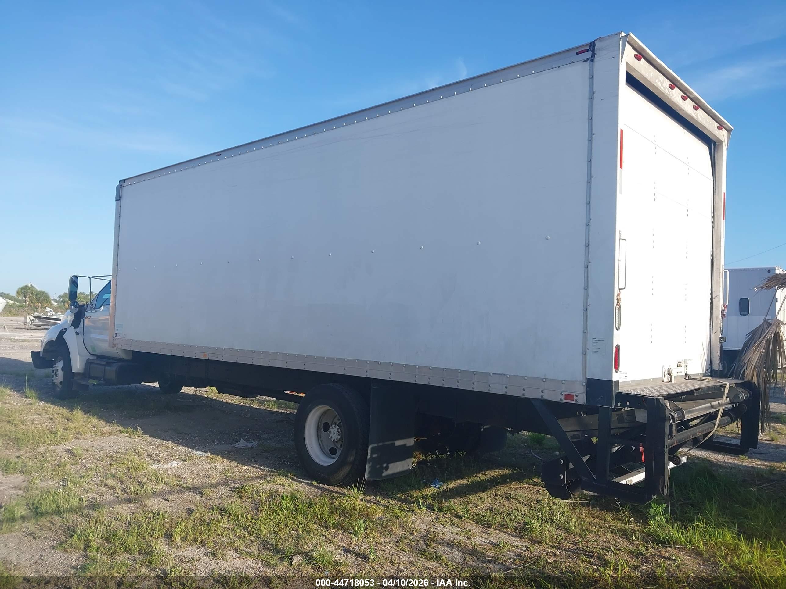 FORD F-750 image 3