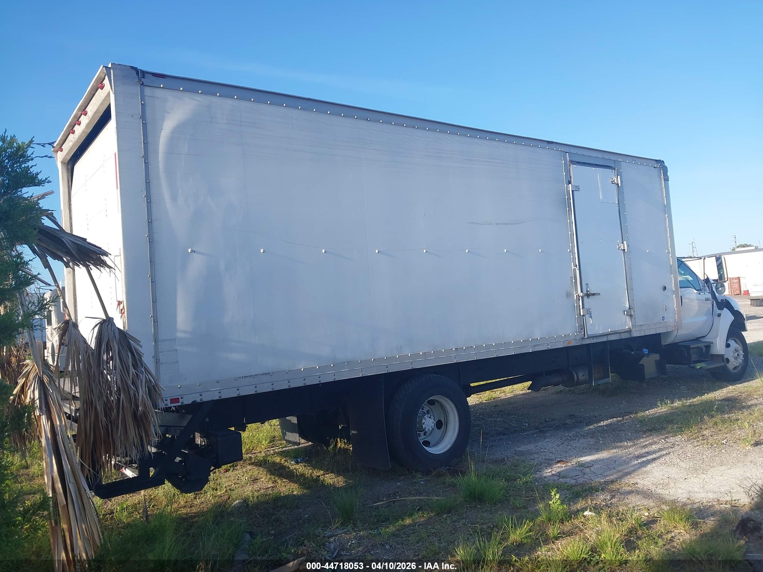 FORD F-750 image 4