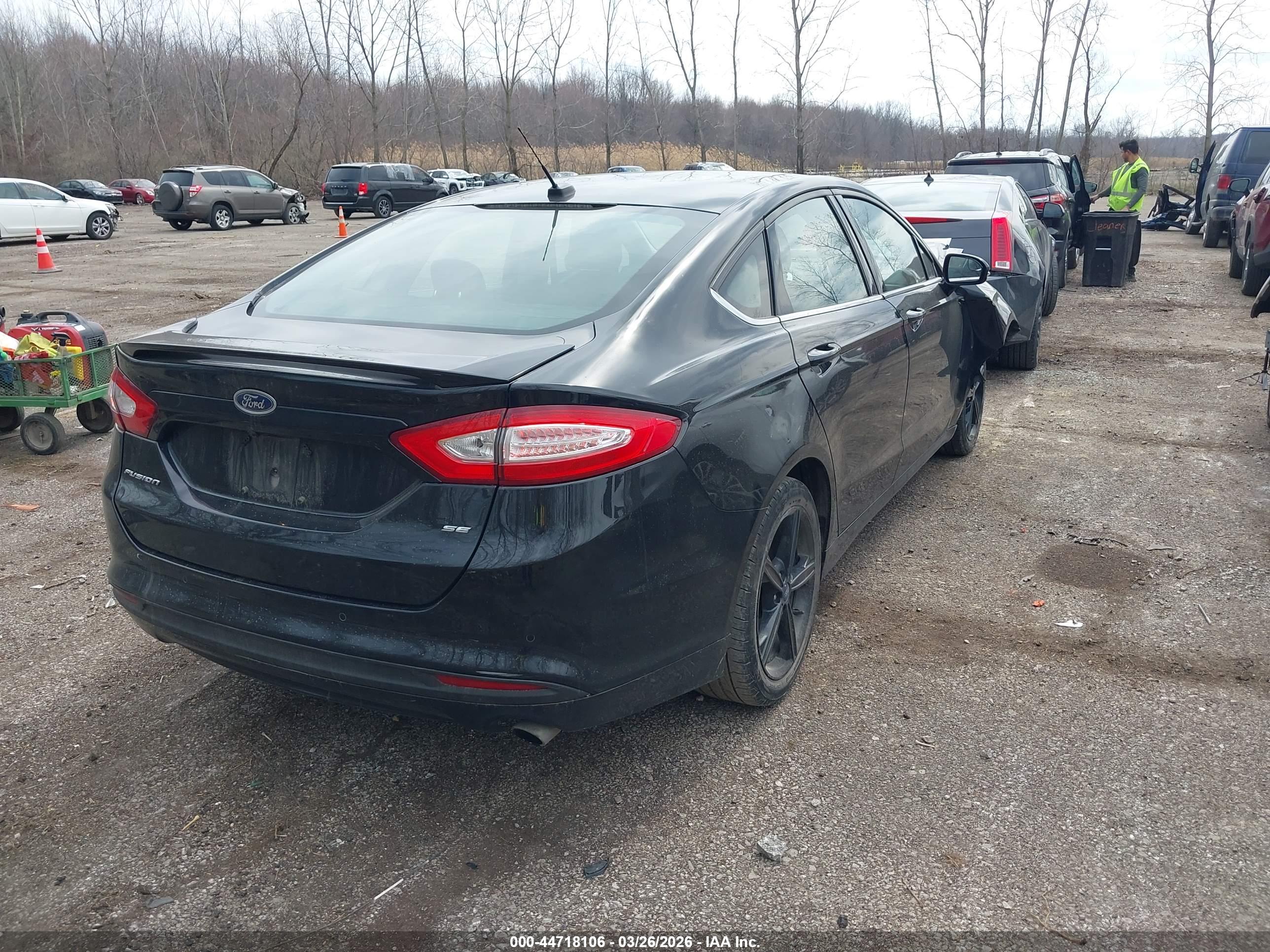 FORD FUSION image 4