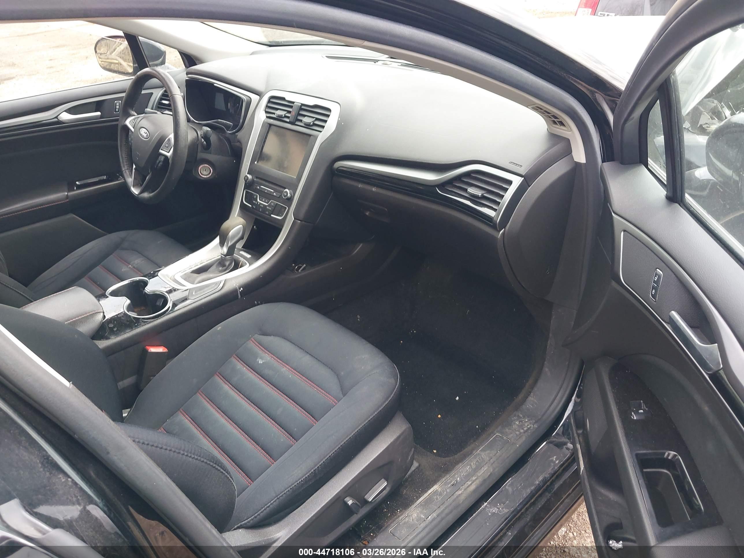 FORD FUSION image 5