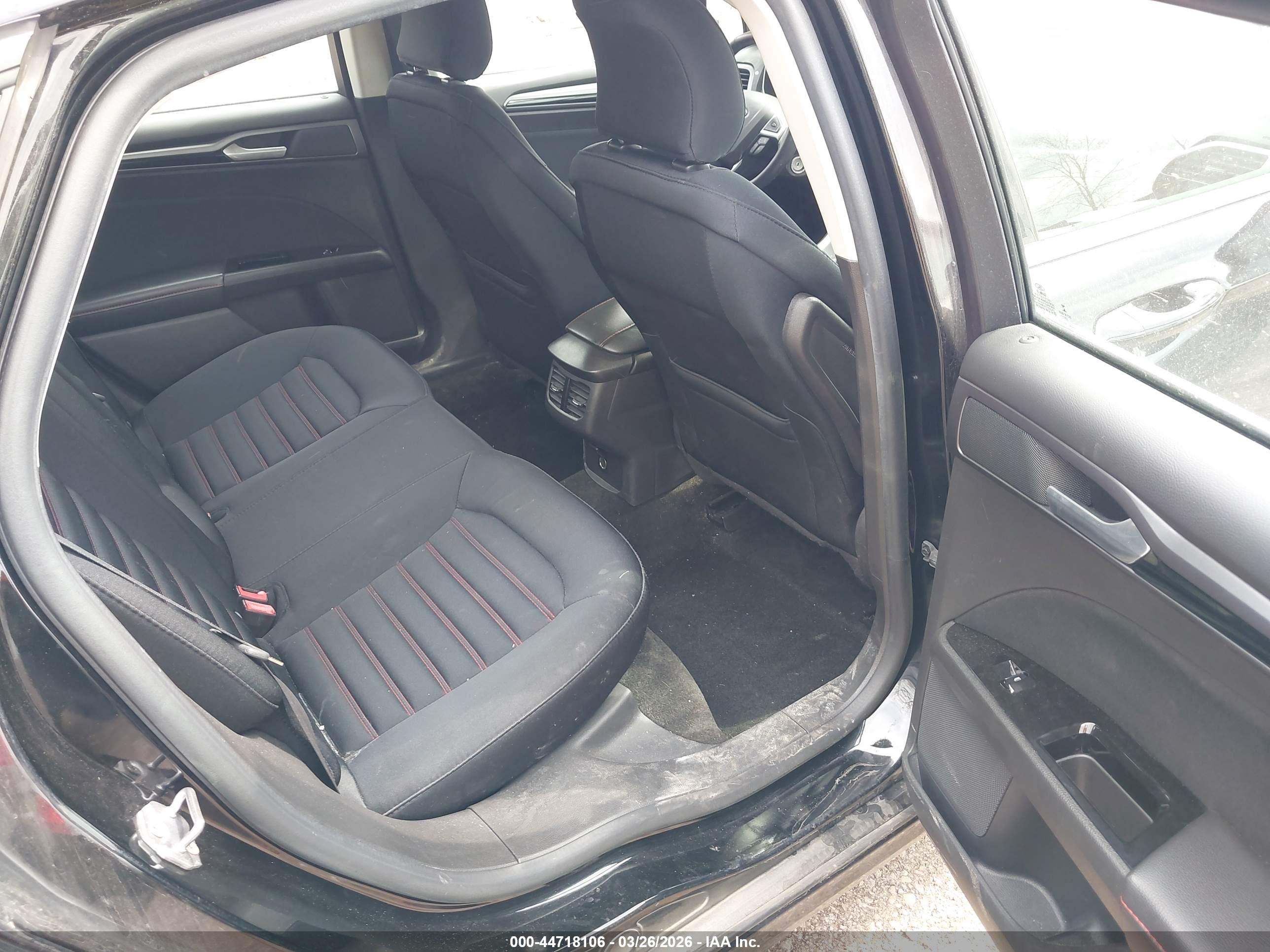FORD FUSION image 8