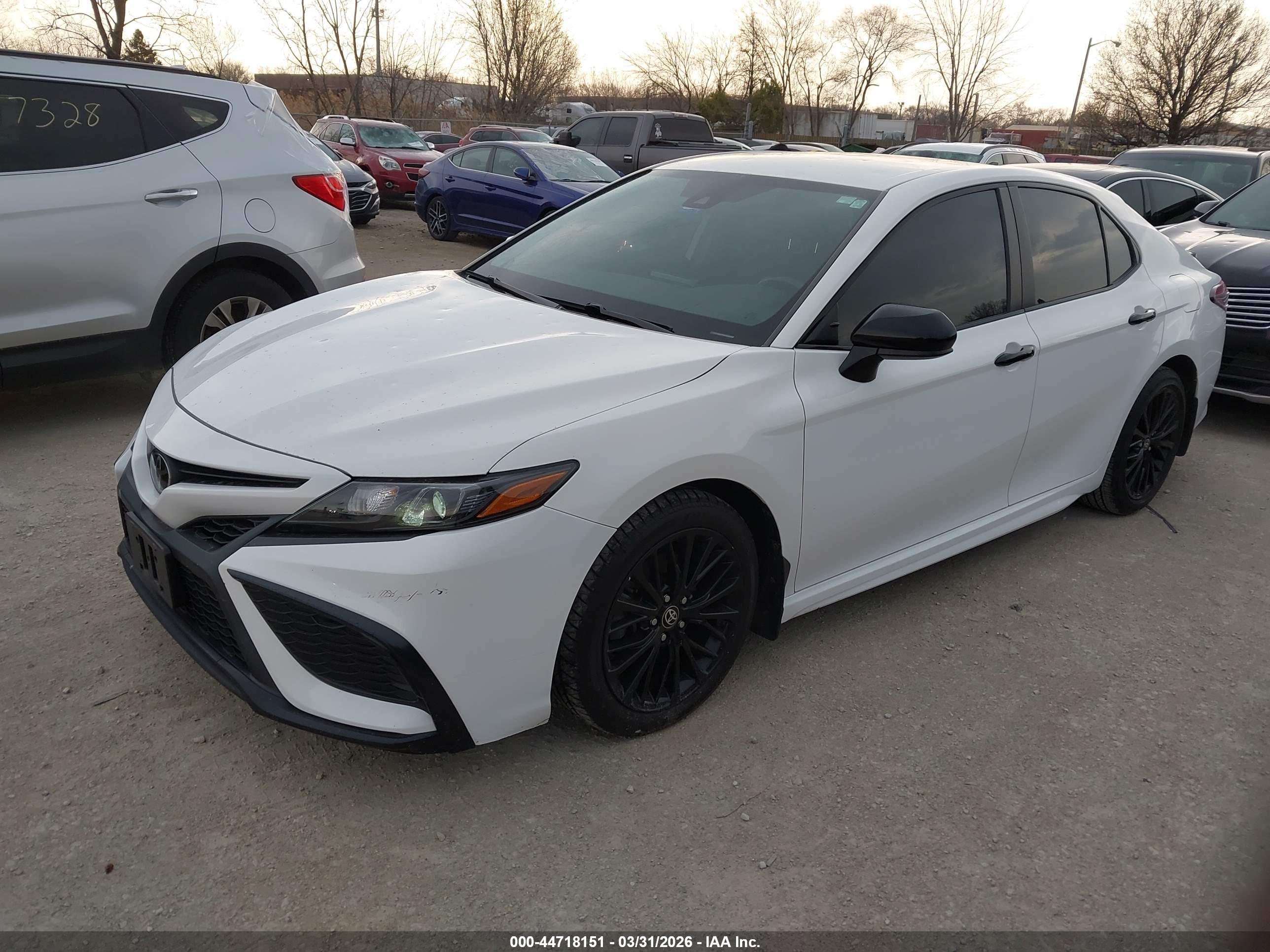 TOYOTA CAMRY image 2