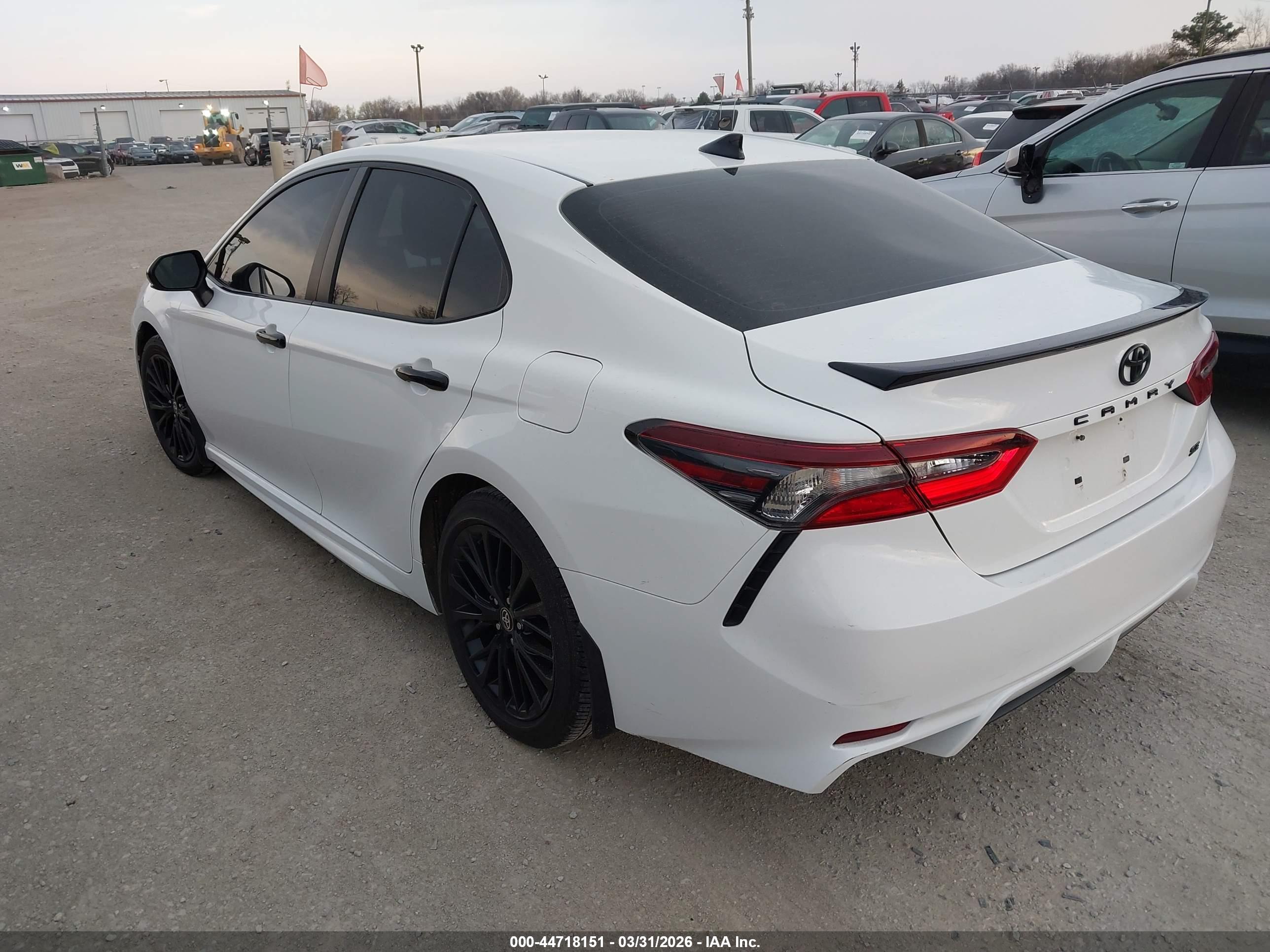 TOYOTA CAMRY image 3