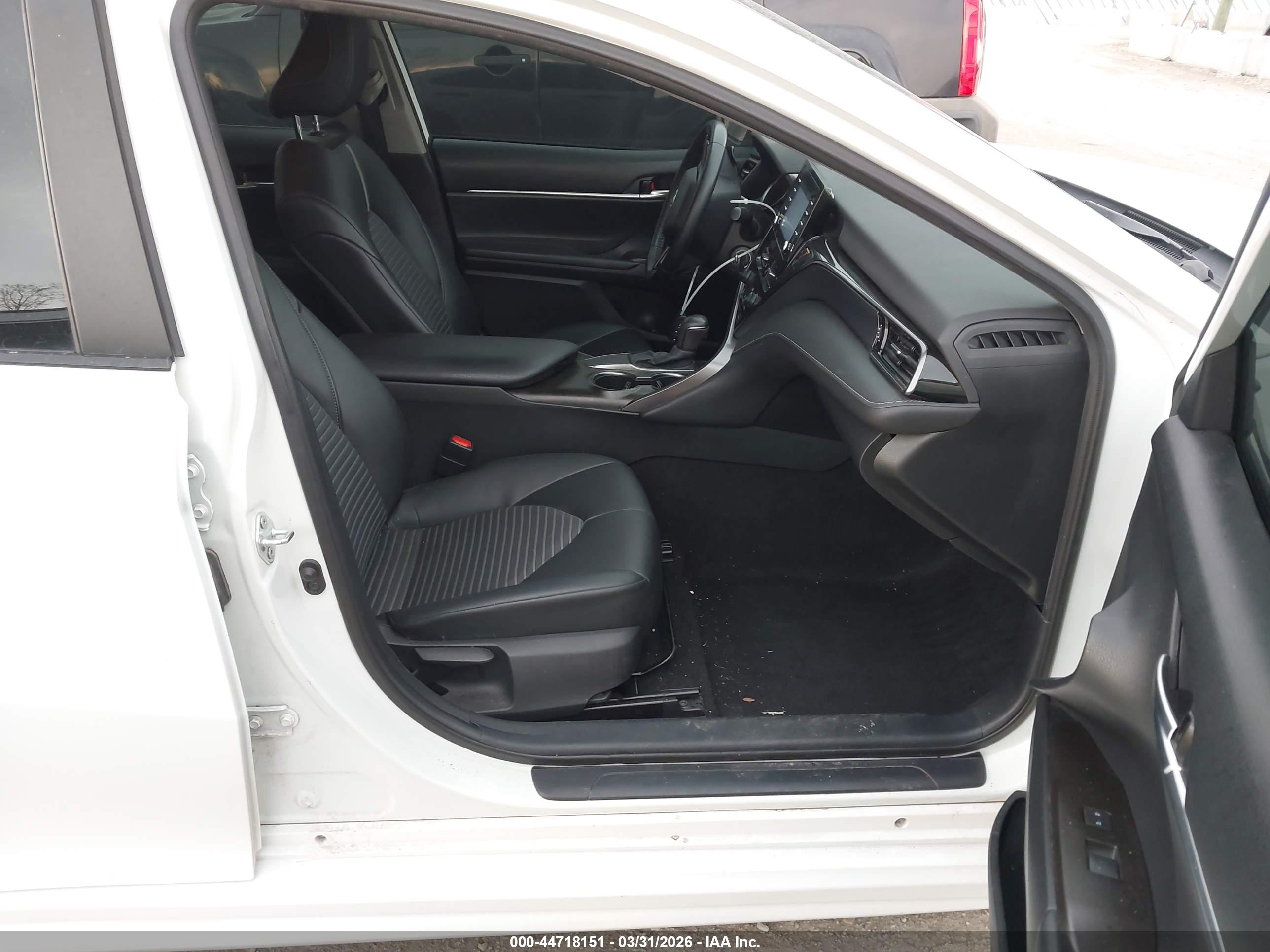 TOYOTA CAMRY image 5