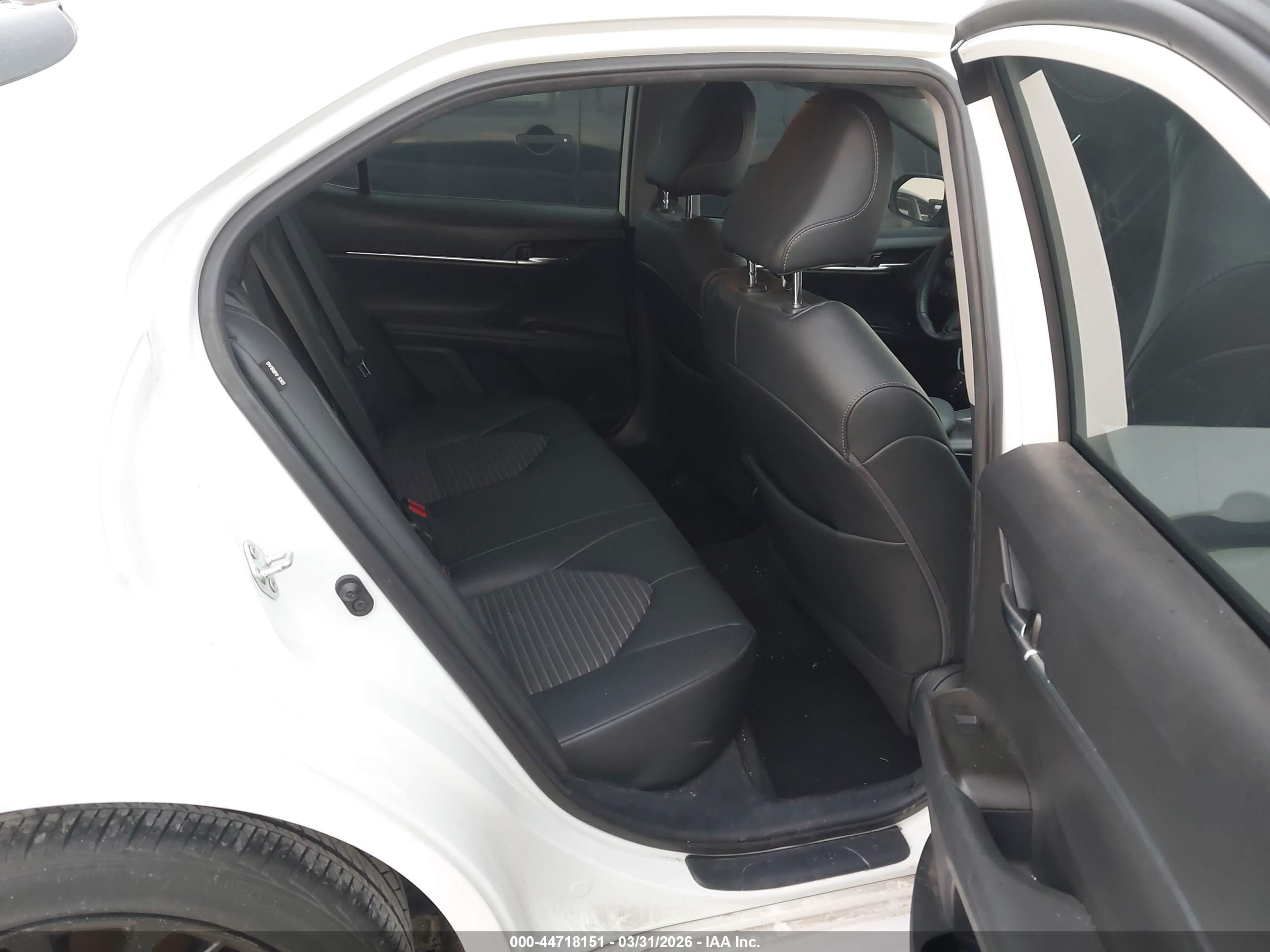 TOYOTA CAMRY image 8