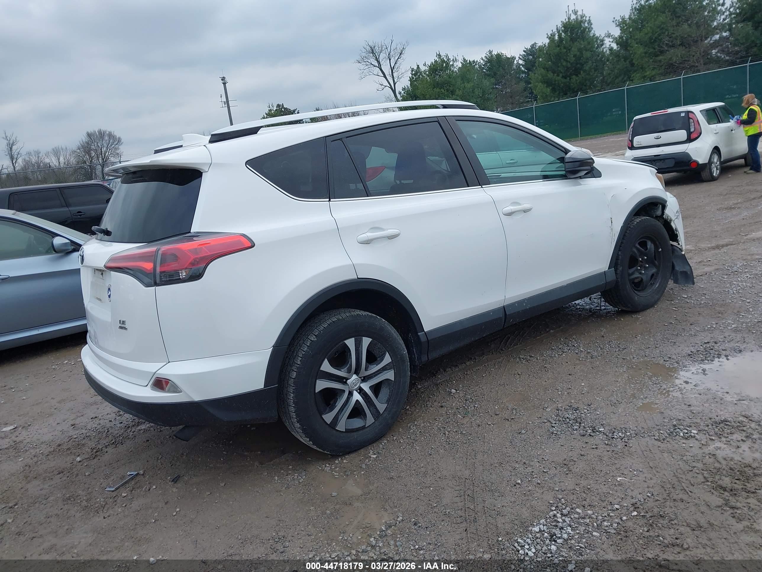 TOYOTA RAV4 image 4