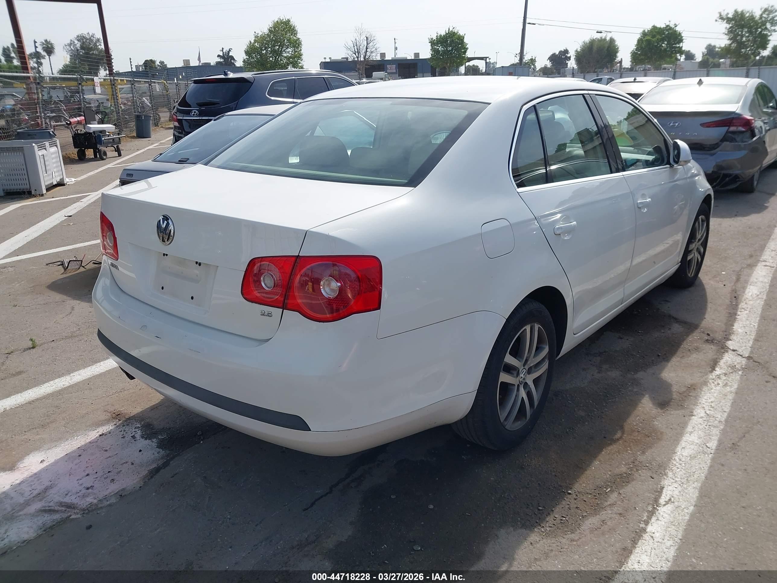 VOLKSWAGEN JETTA image 4