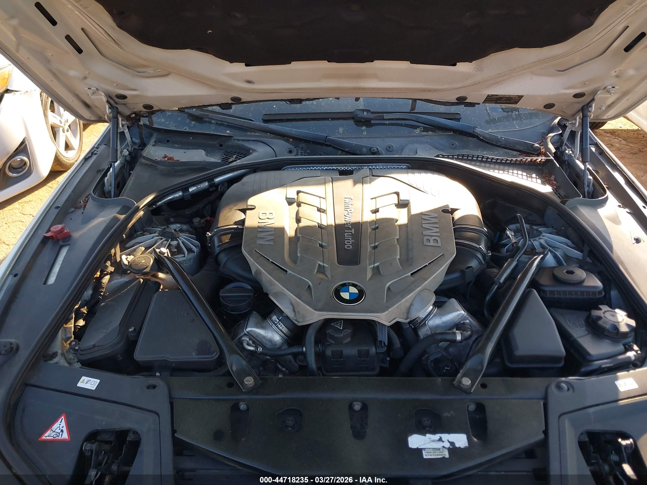 BMW 550I image 10