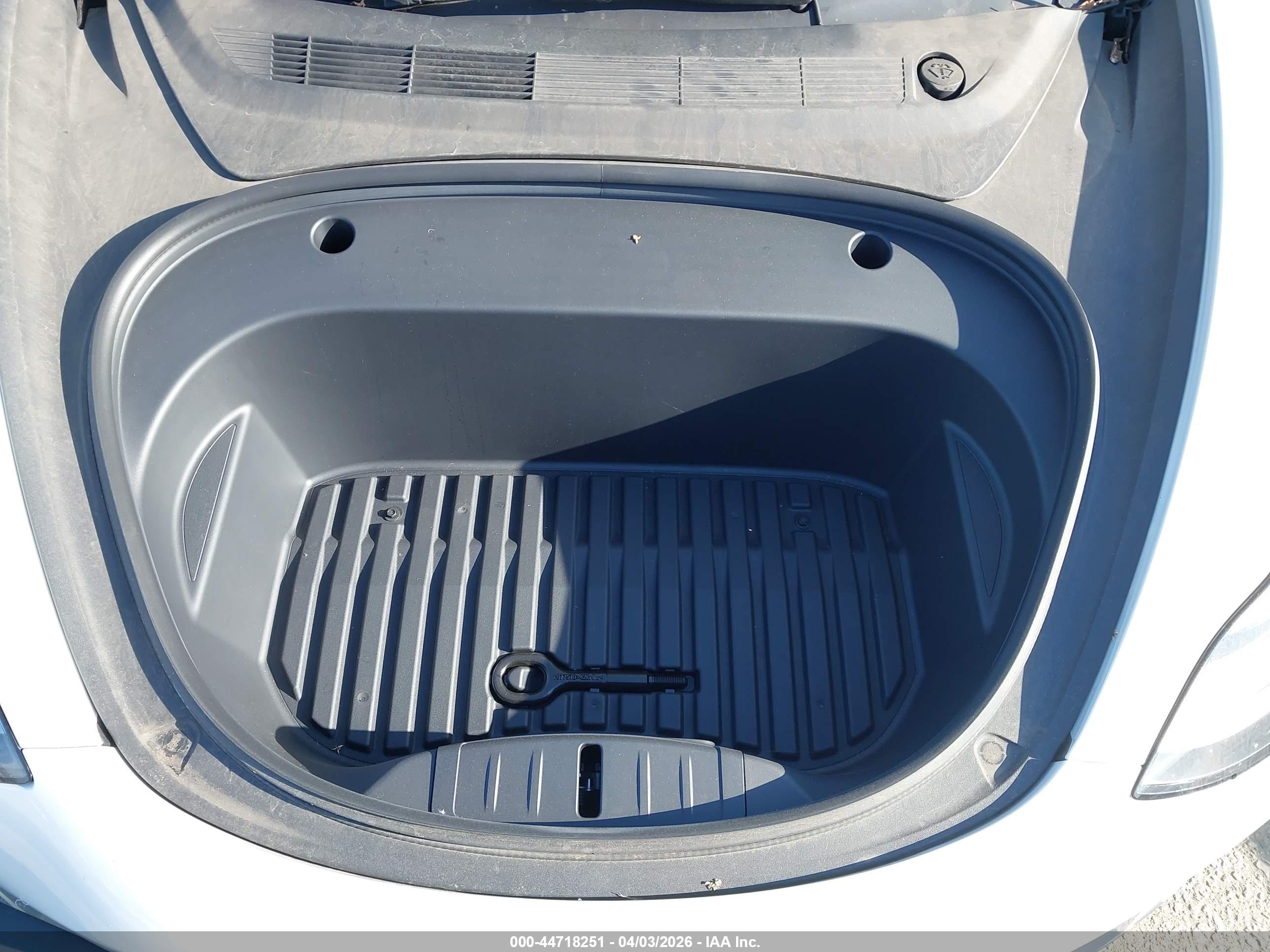 TESLA MODEL image 10
