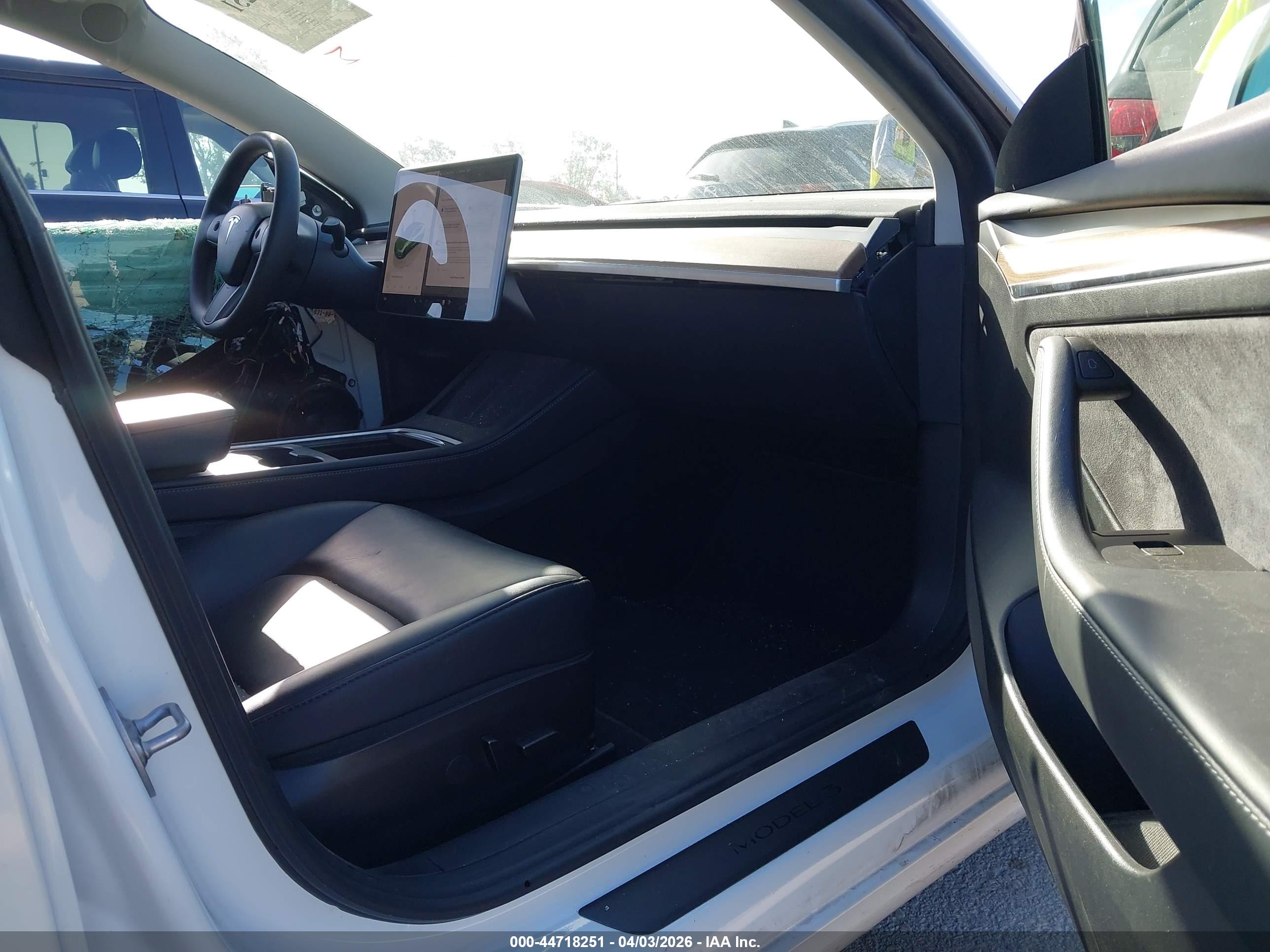 TESLA MODEL image 5