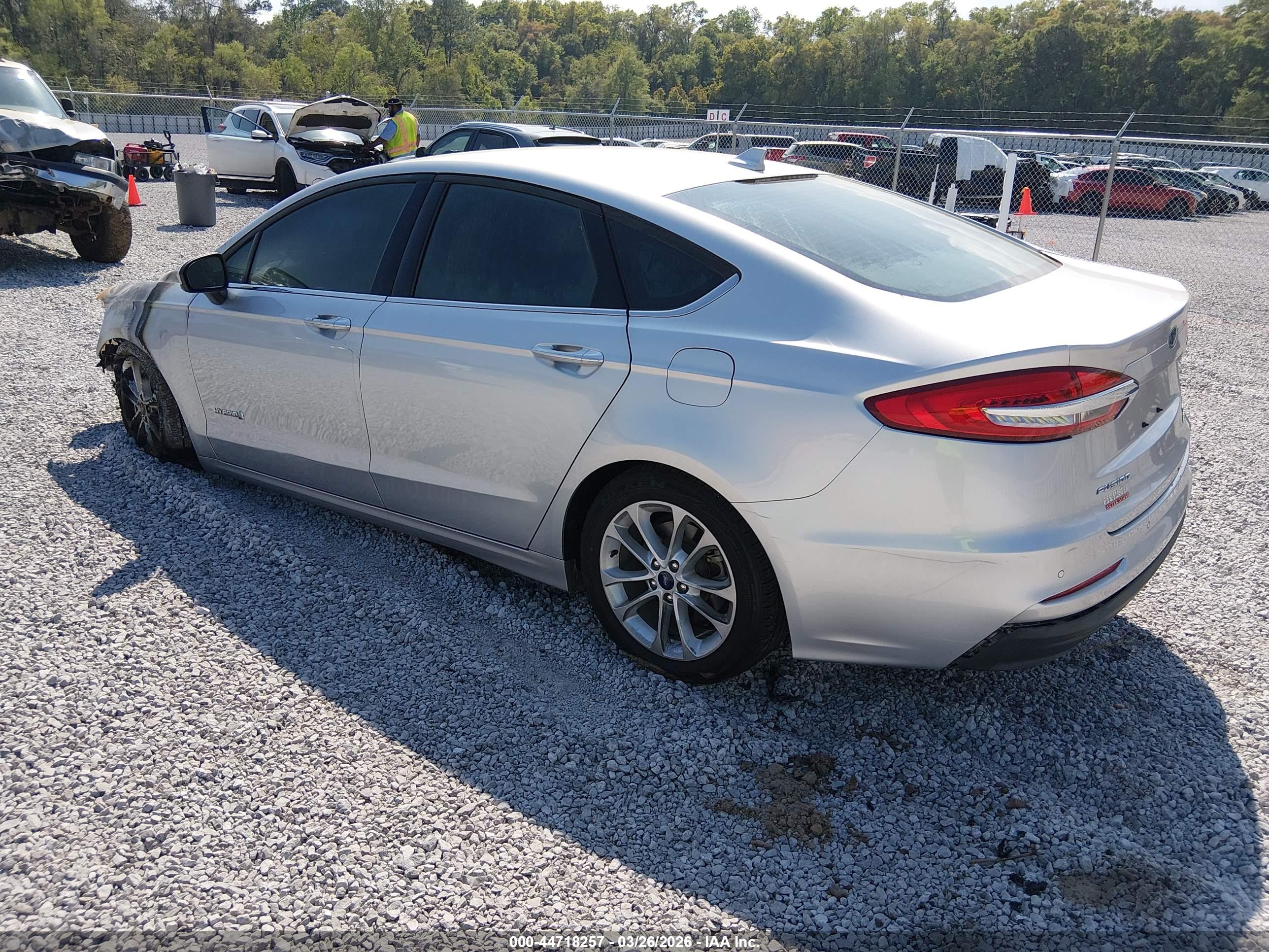 FORD FUSION image 3
