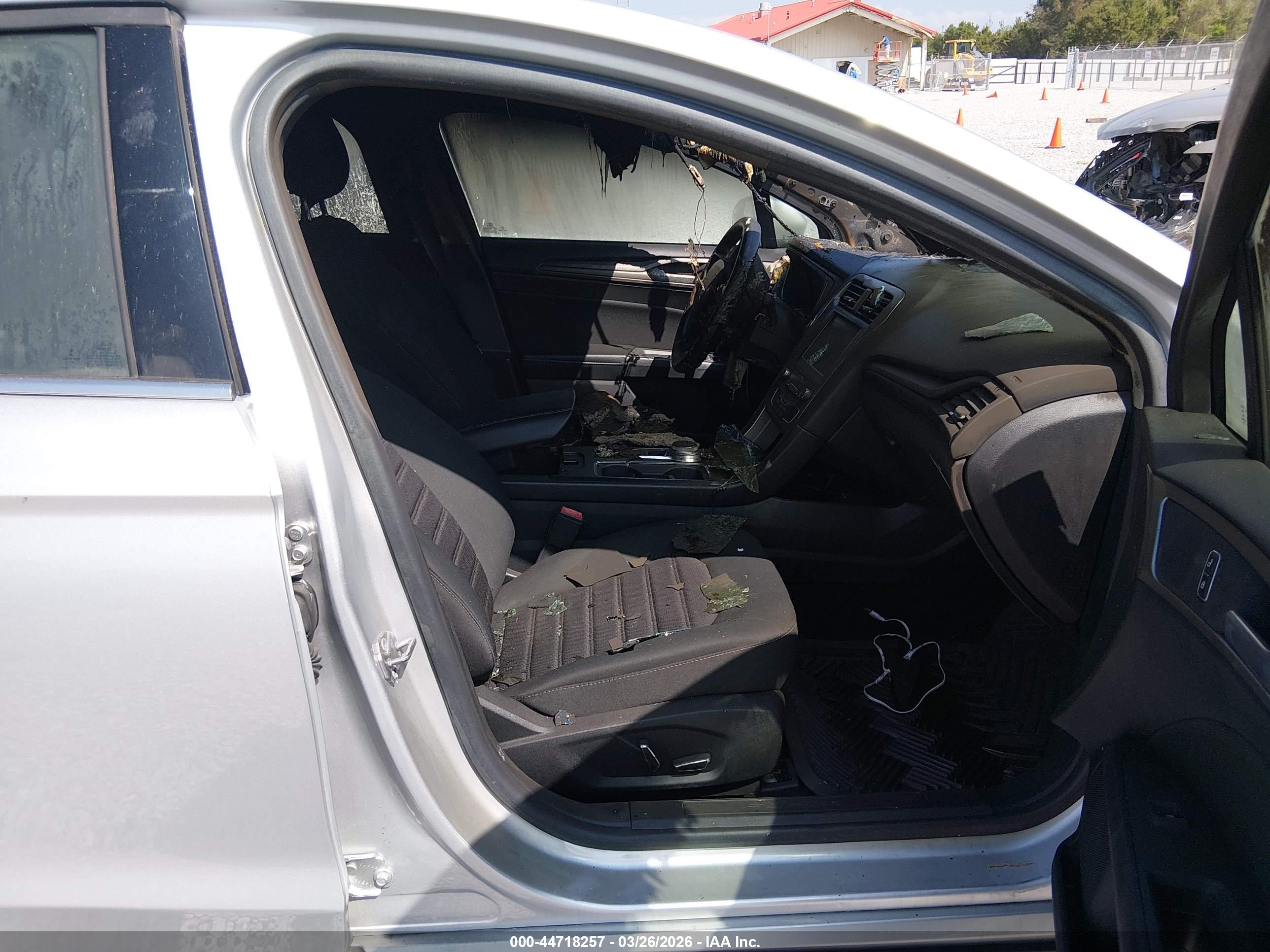 FORD FUSION image 5