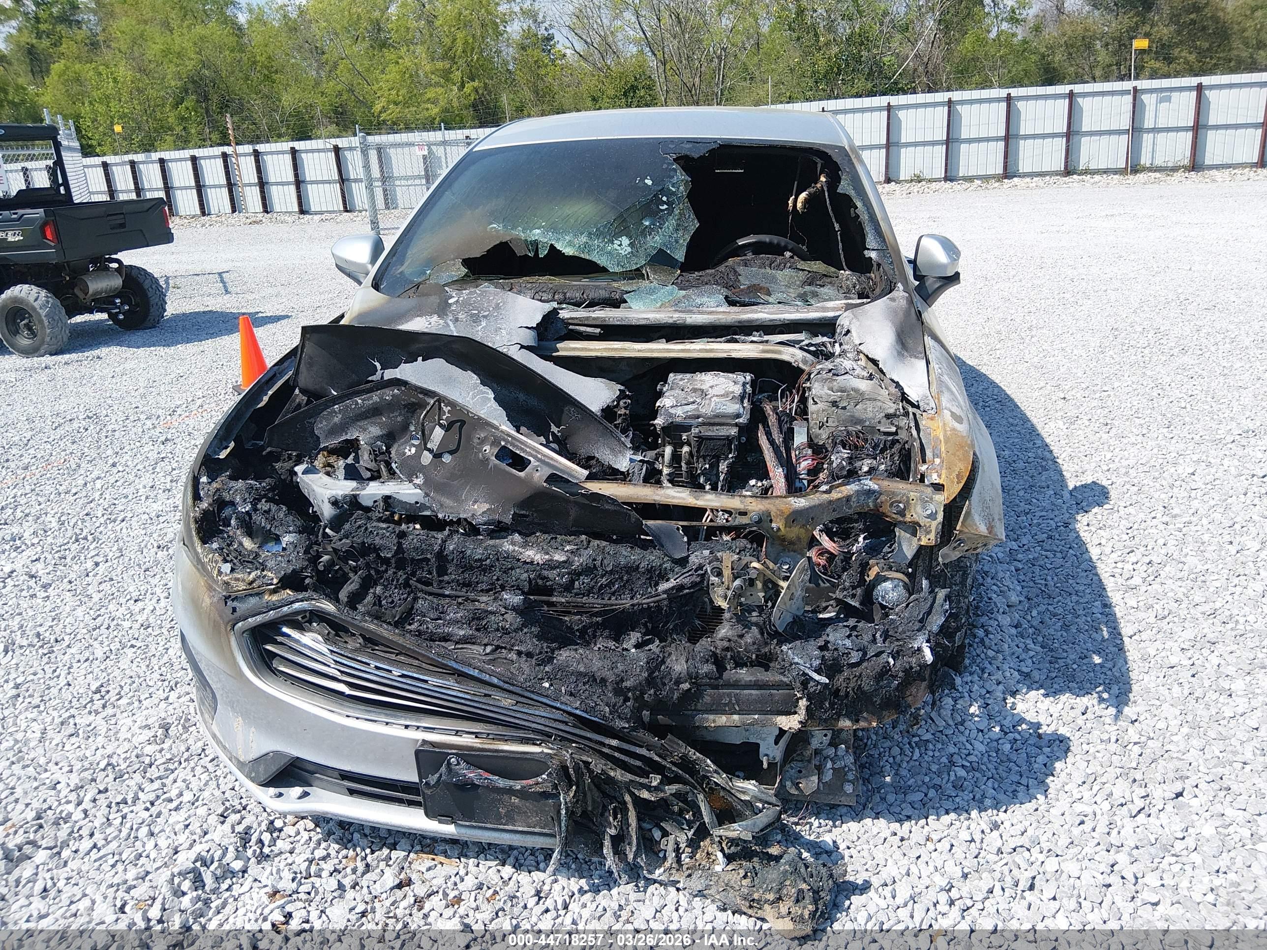 FORD FUSION image 6