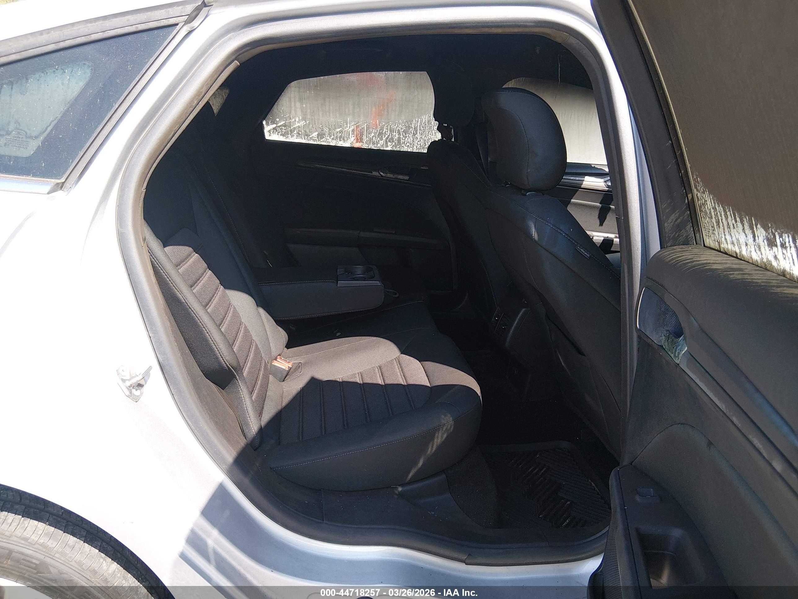 FORD FUSION image 8