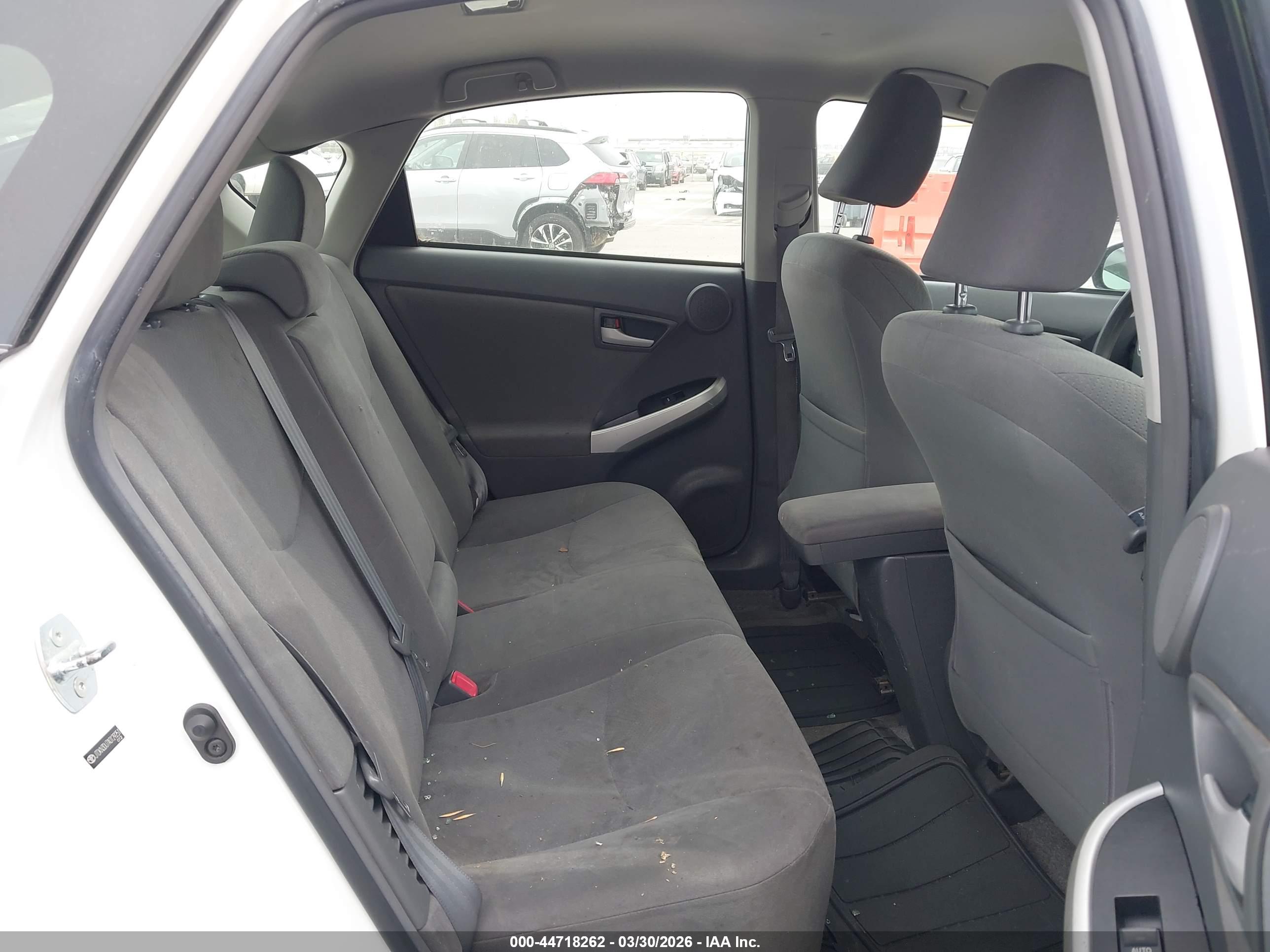 TOYOTA PRIUS image 8