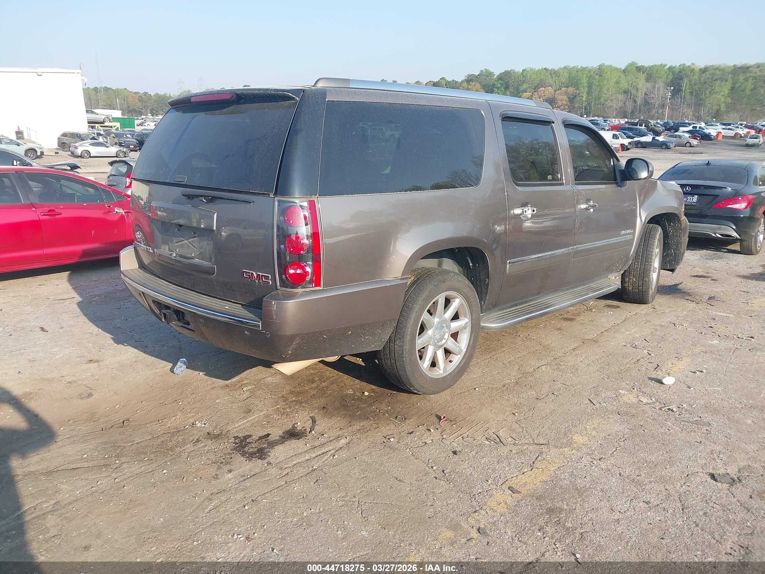 GMC YUKON image 4