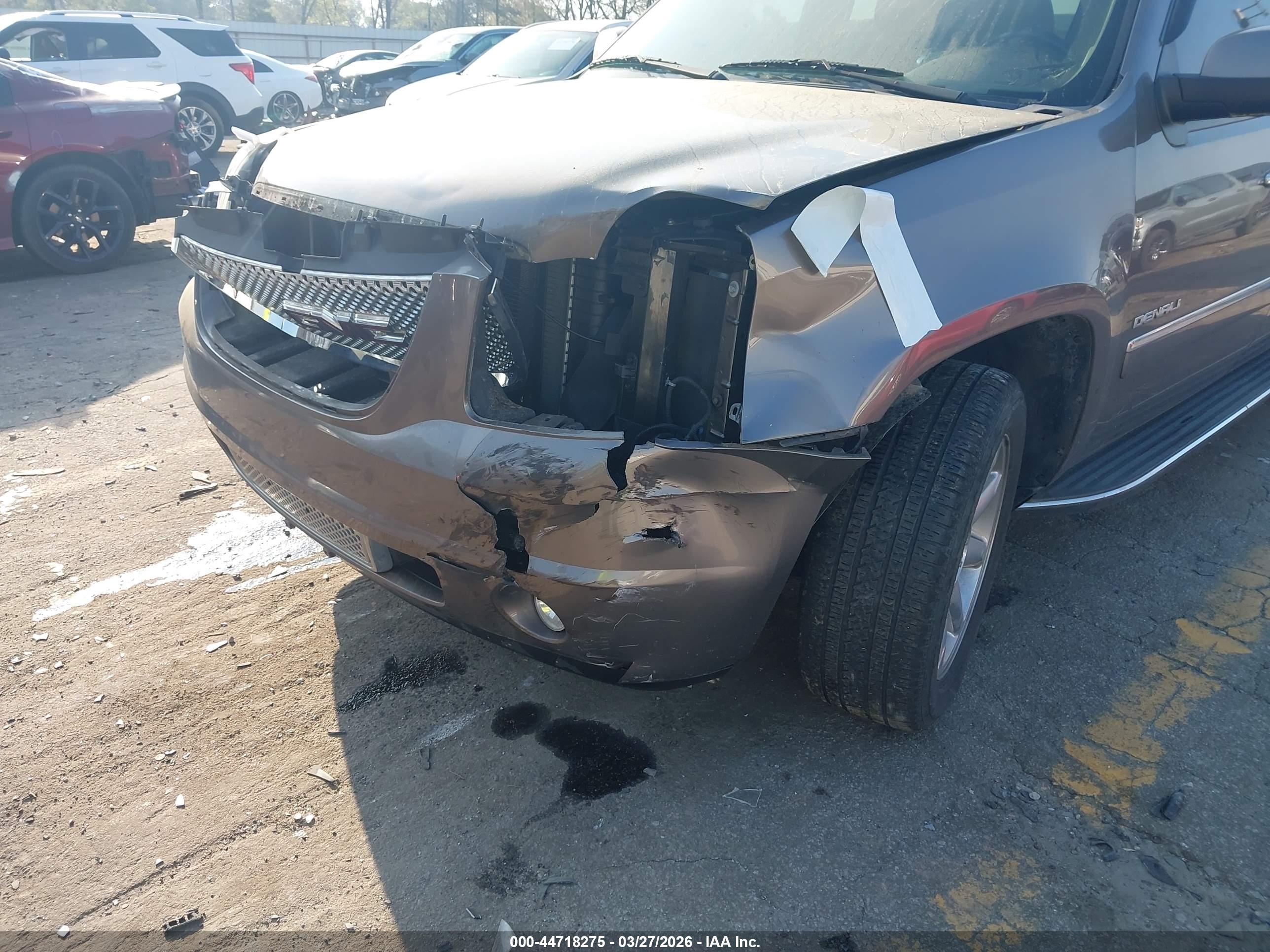 GMC YUKON image 6