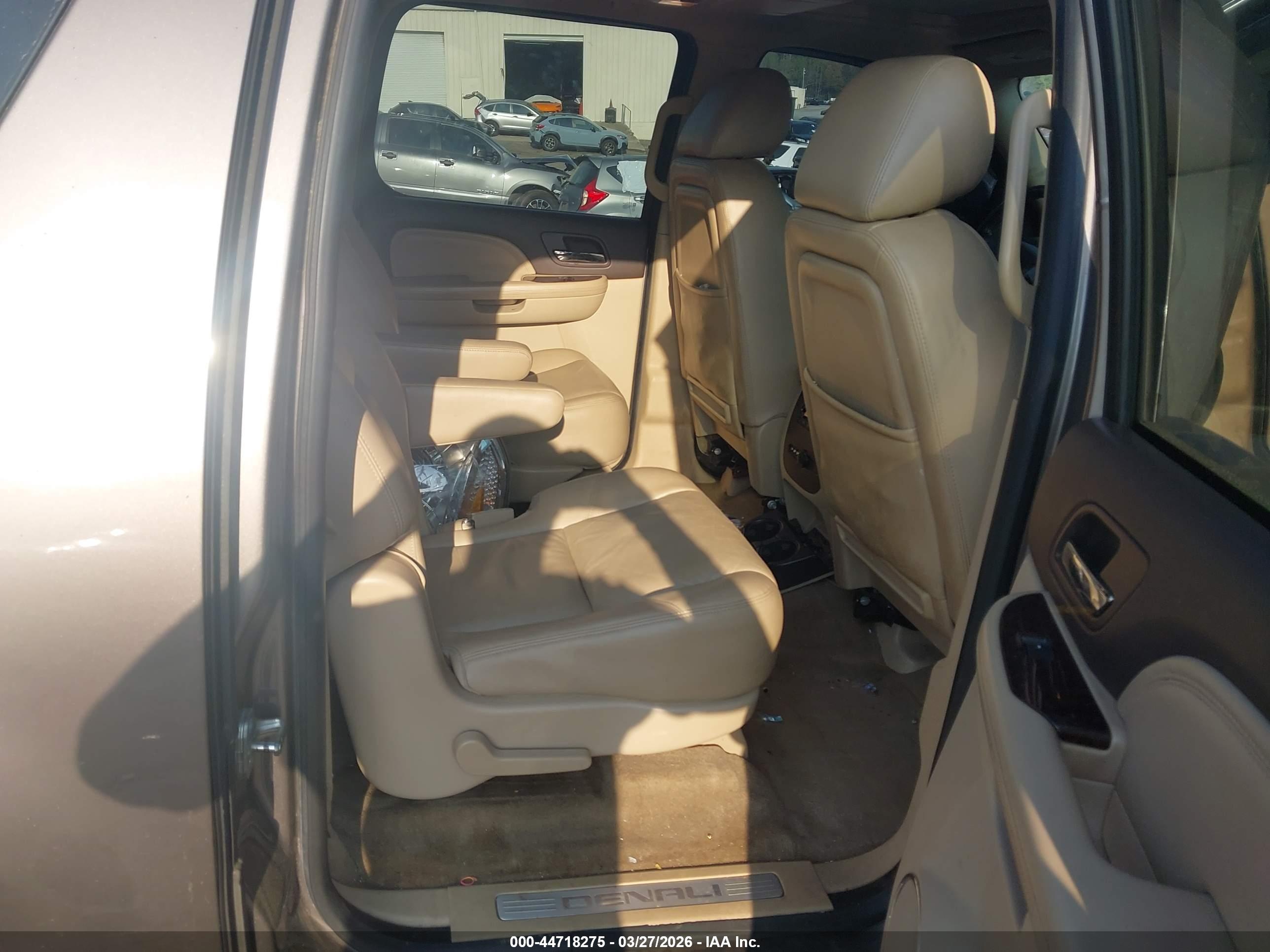 GMC YUKON image 8