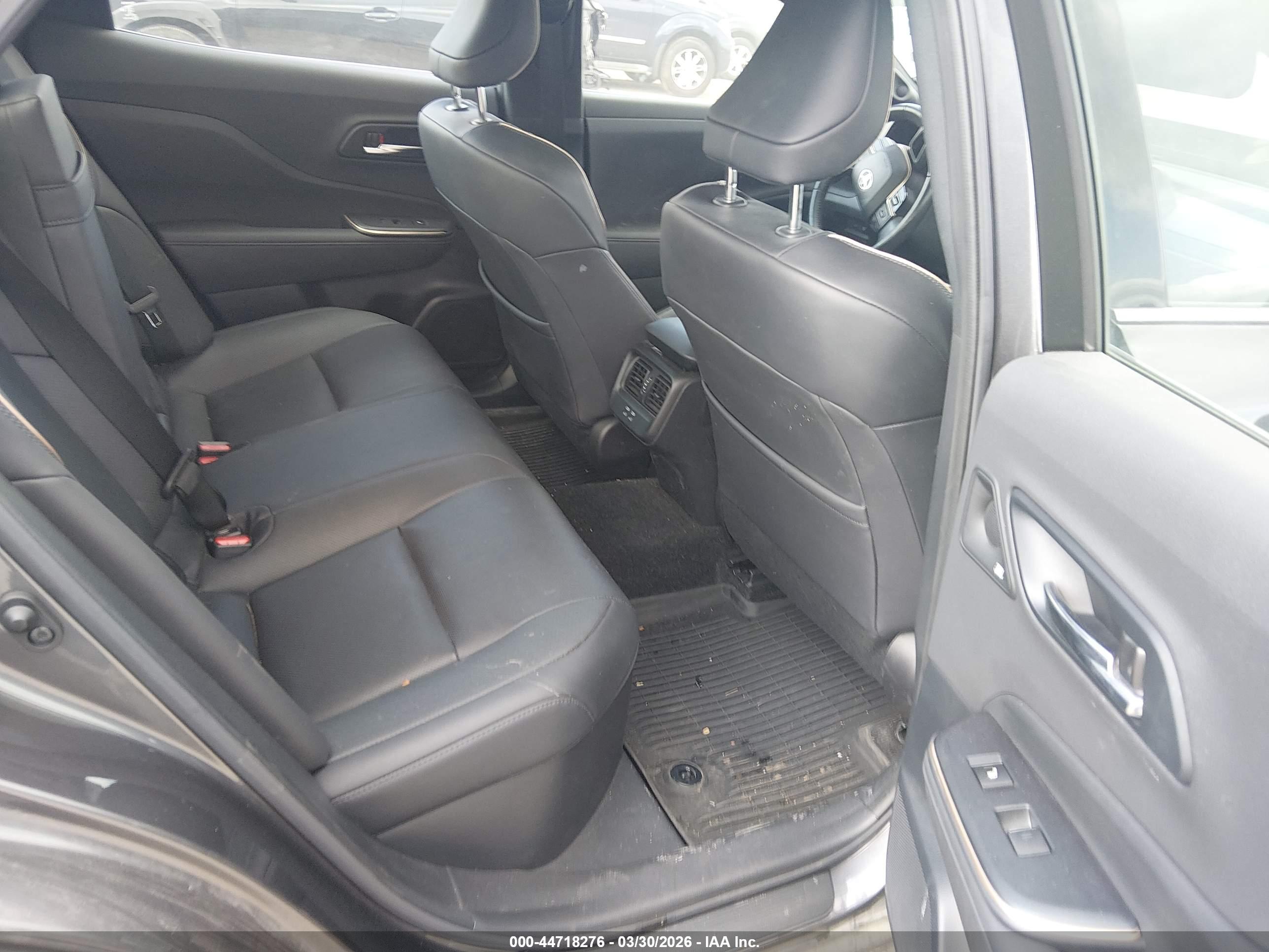 TOYOTA CROWN image 8