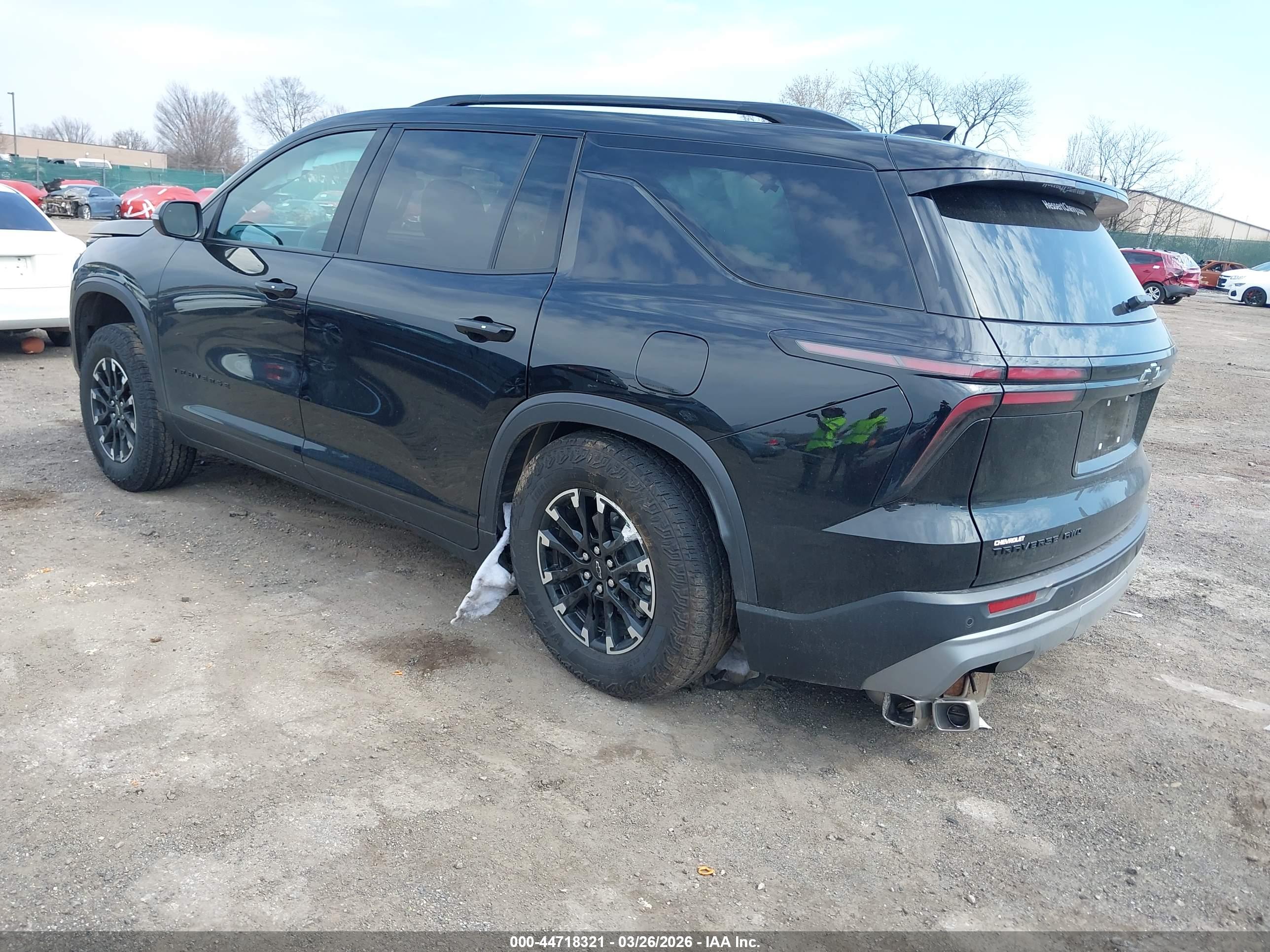 CHEVROLET TRAVERSE image 3