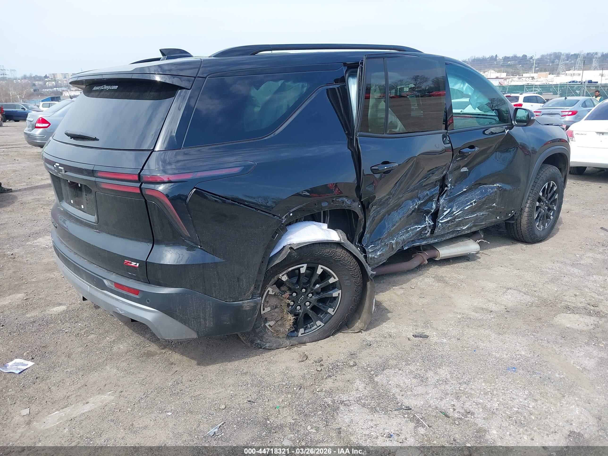 CHEVROLET TRAVERSE image 4