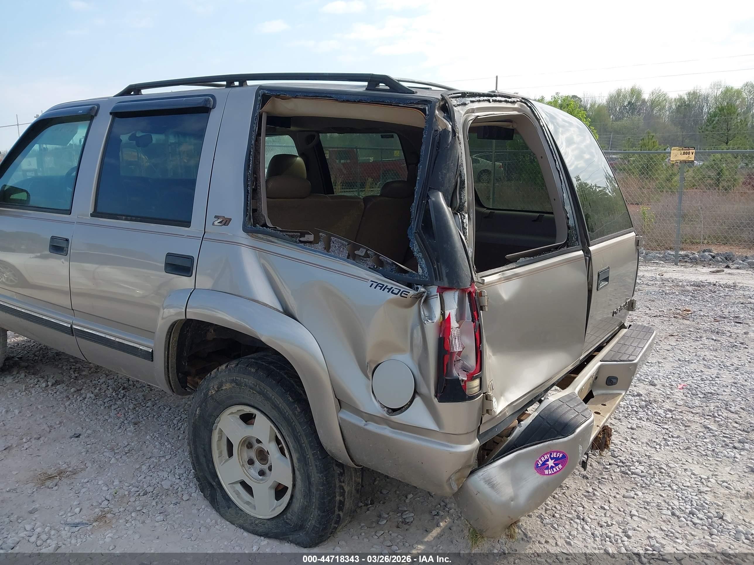 CHEVROLET TAHOE image 6