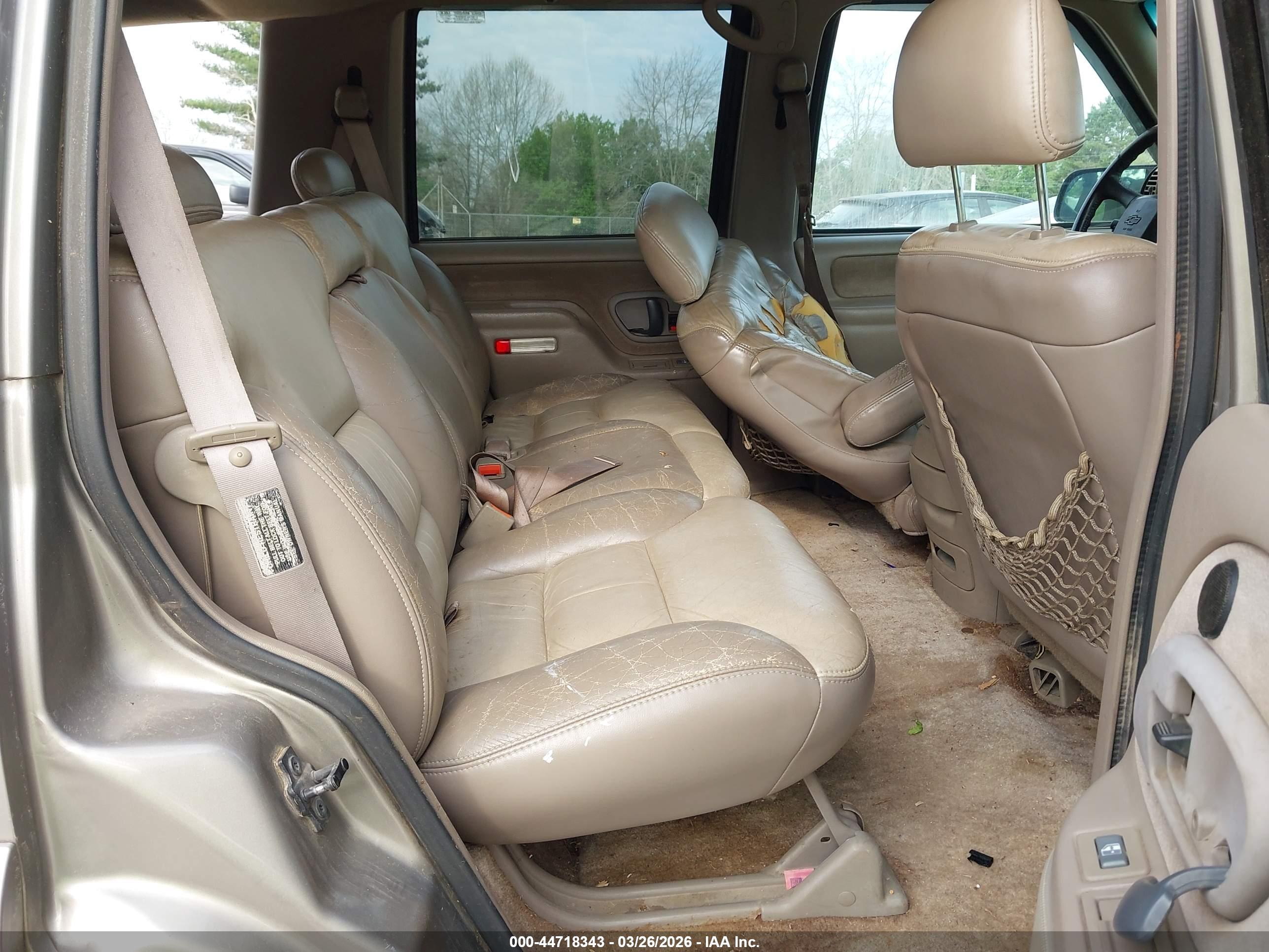 CHEVROLET TAHOE image 8