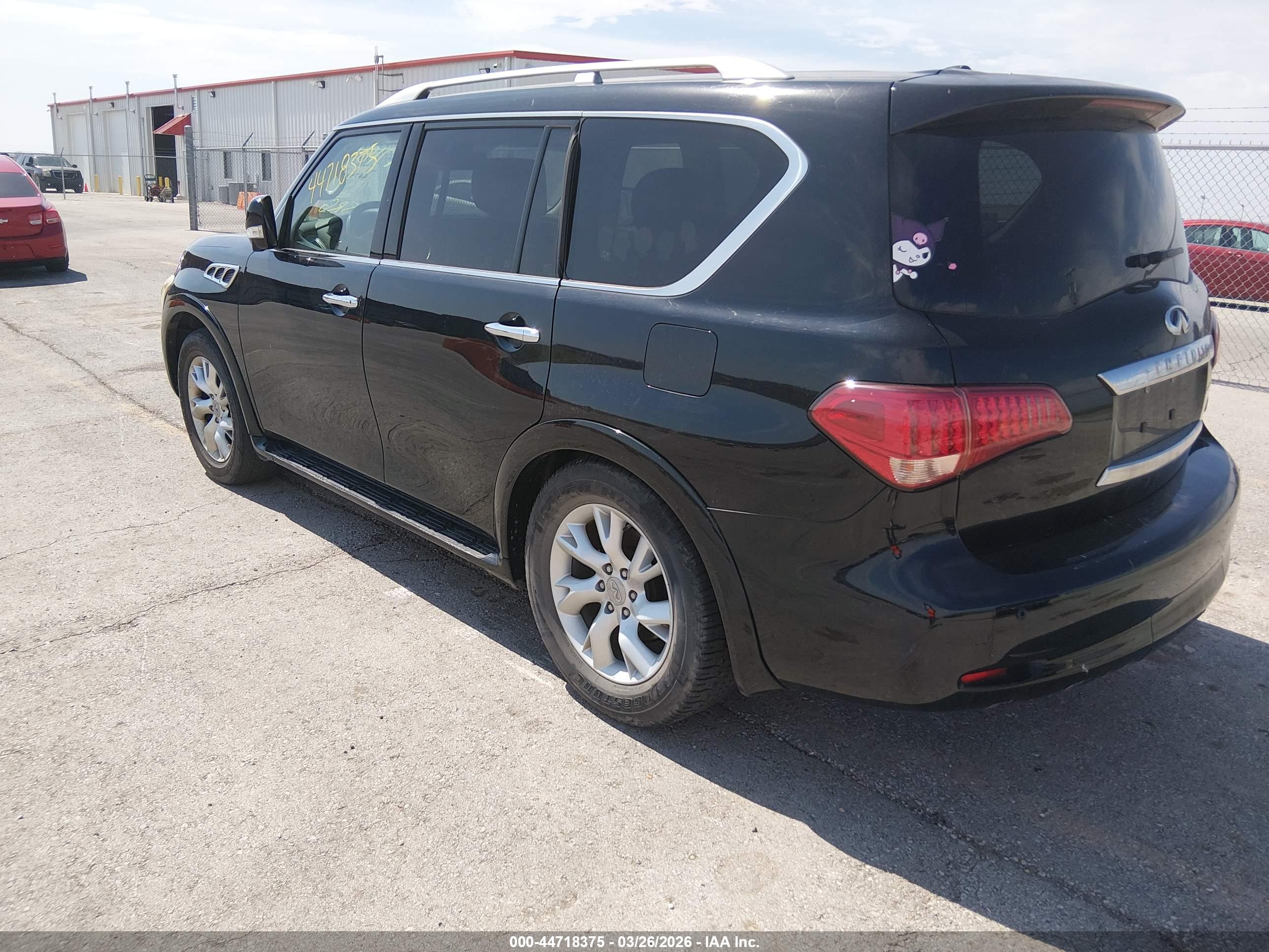 INFINITI QX56 image 3