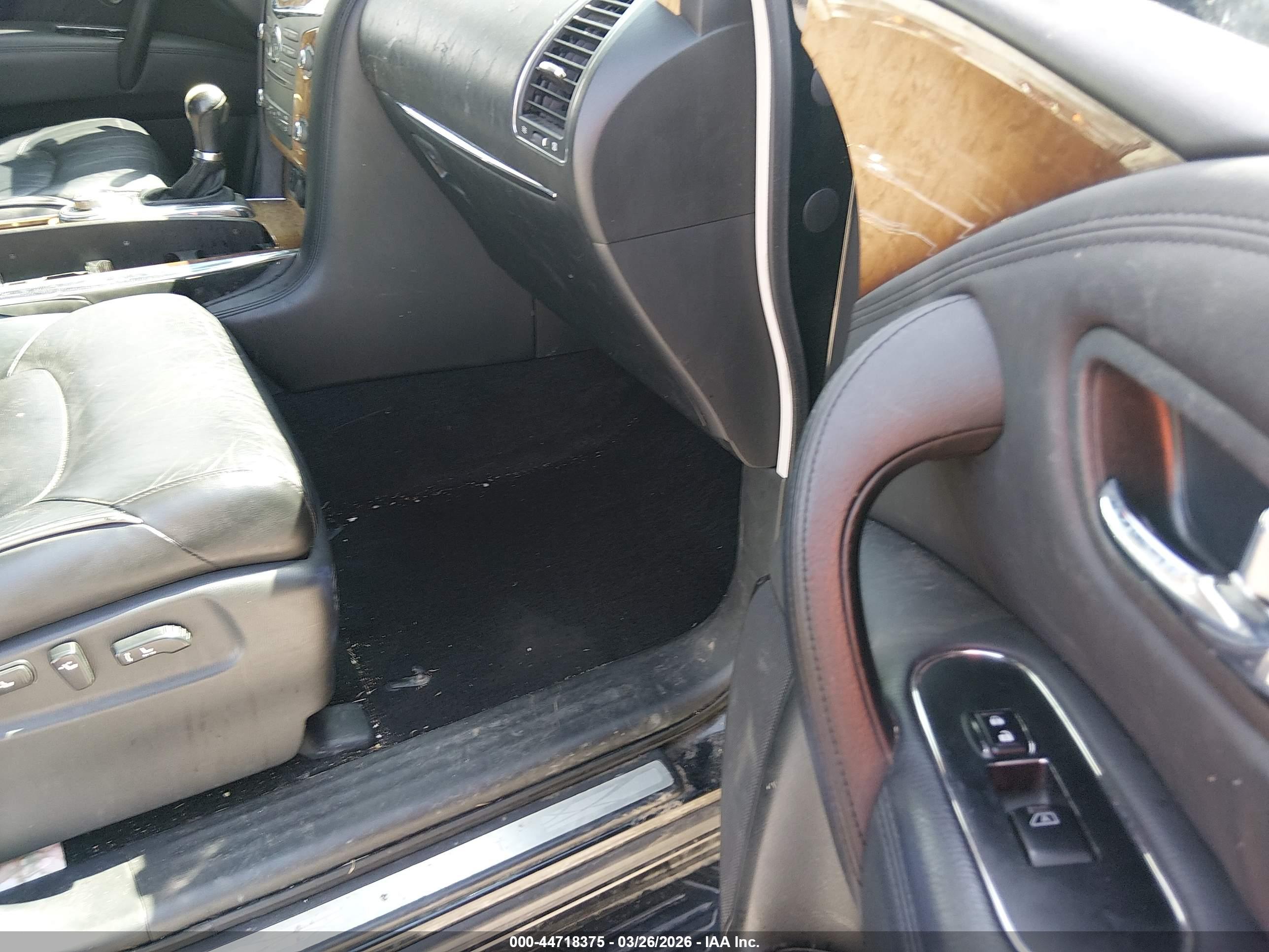 INFINITI QX56 image 5
