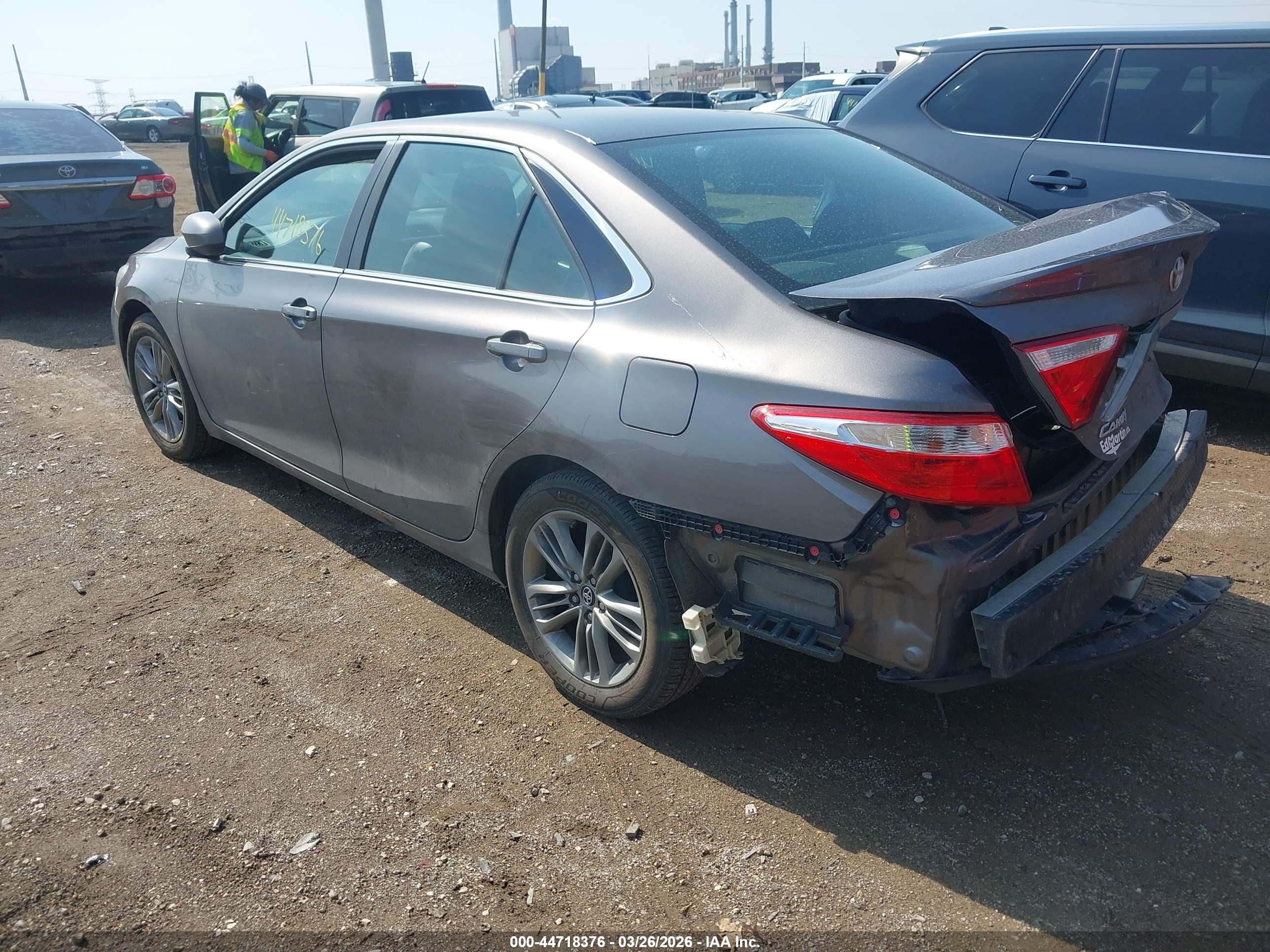 TOYOTA CAMRY image 3