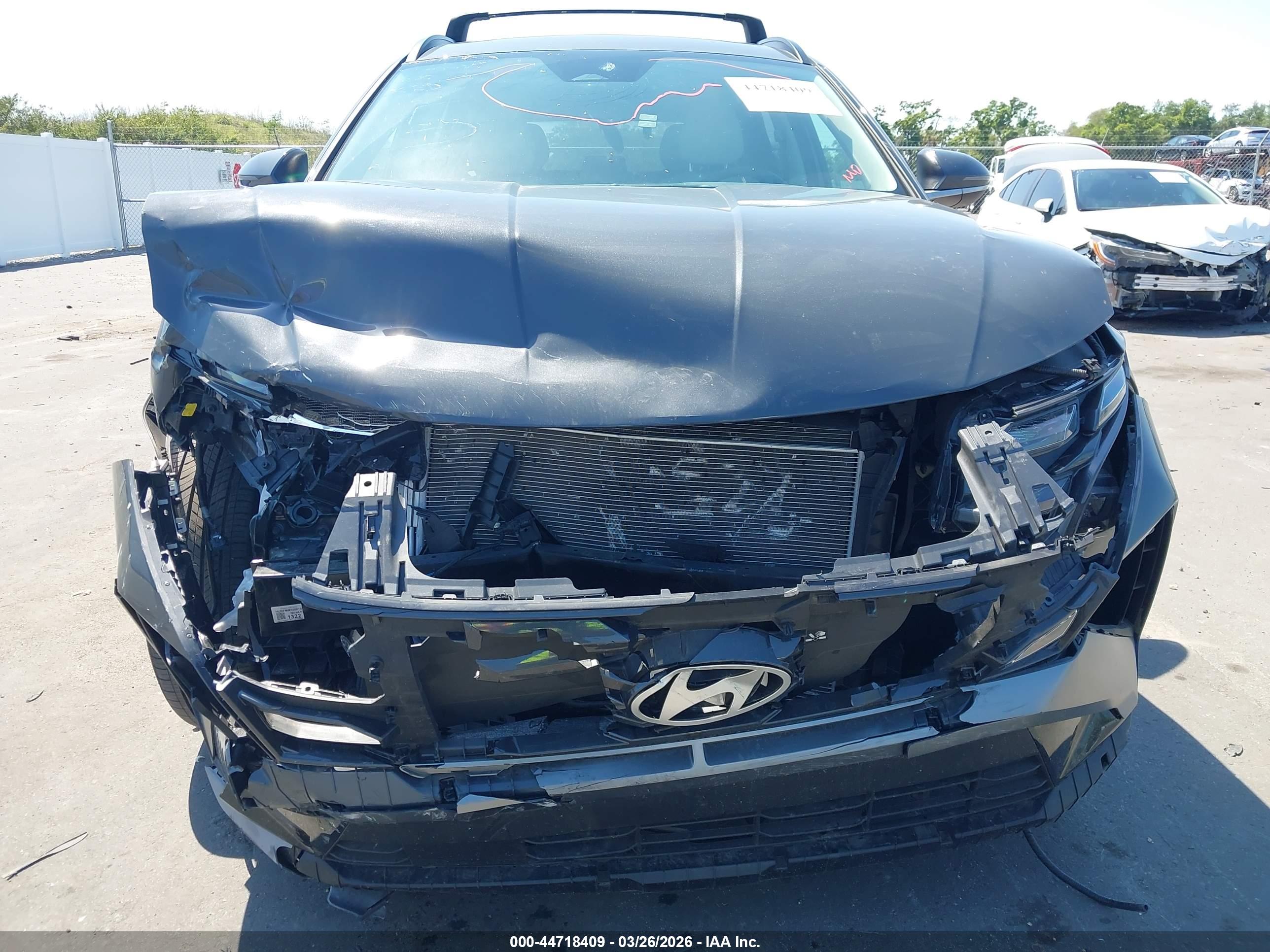 HYUNDAI TUCSON image 6