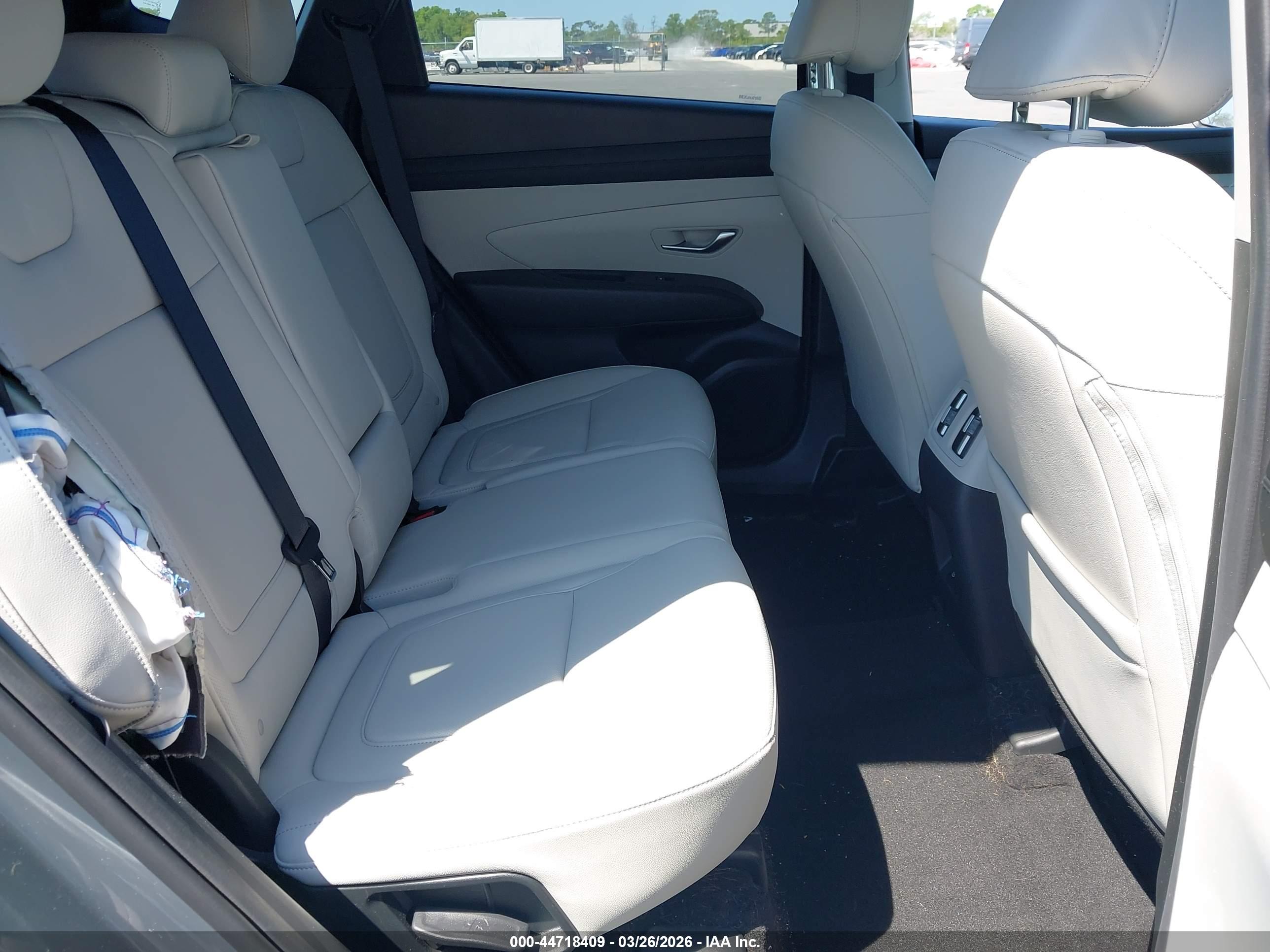 HYUNDAI TUCSON image 8