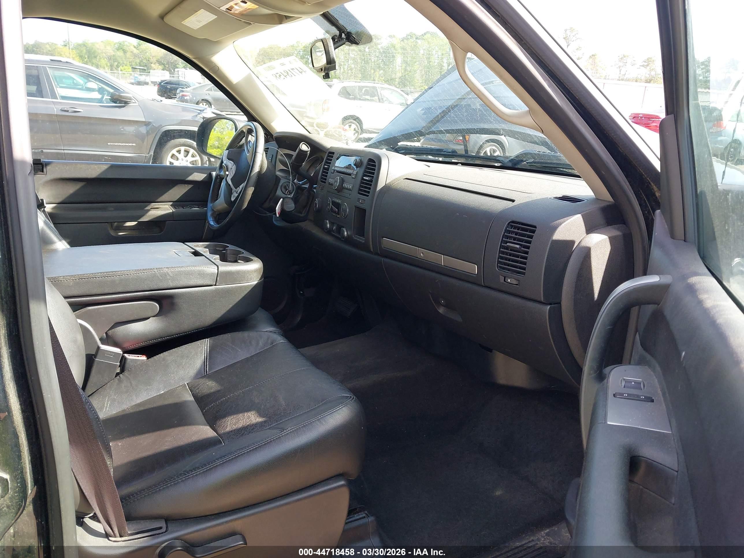 CHEVROLET SILVERADO image 5