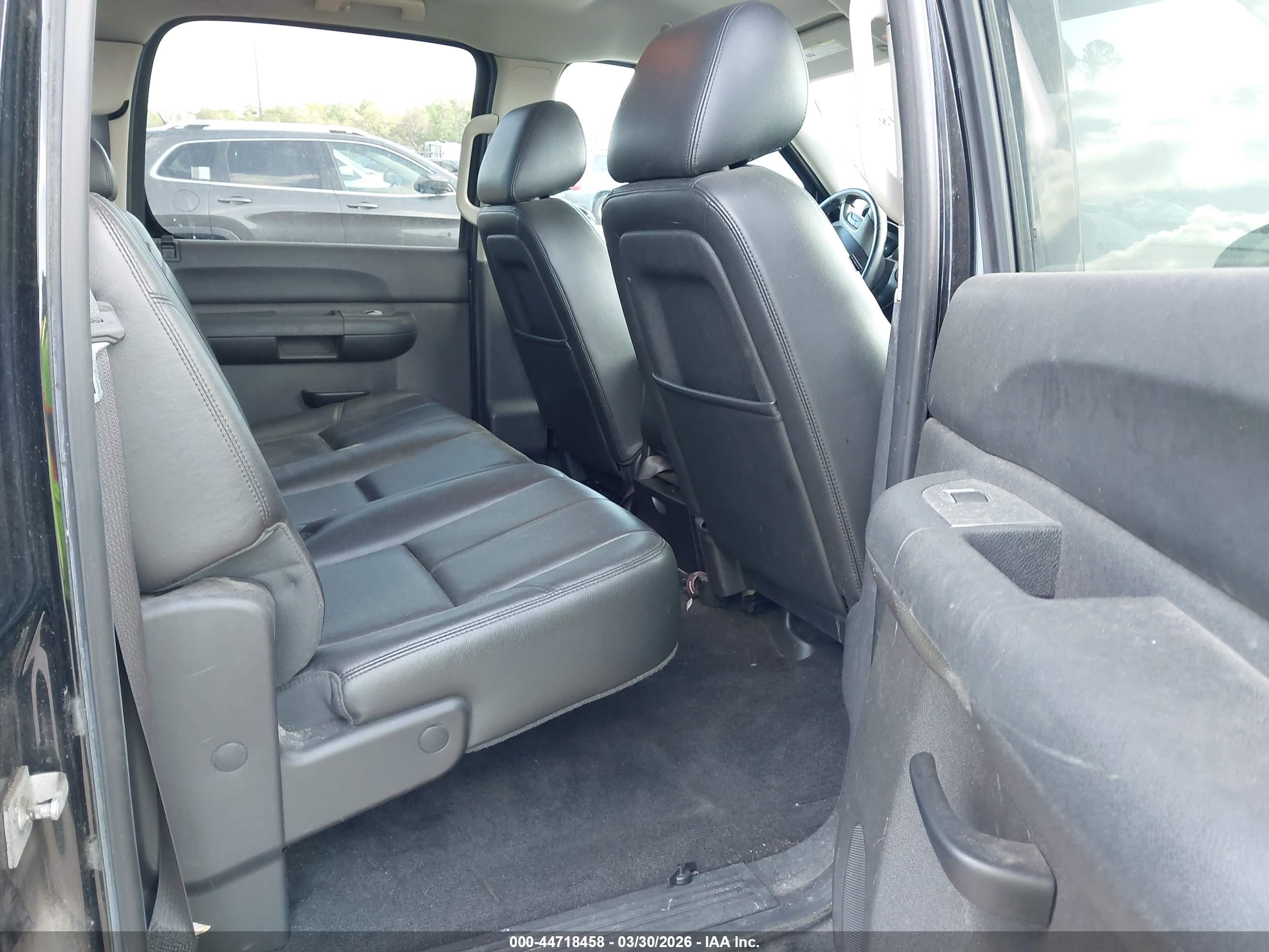 CHEVROLET SILVERADO image 8