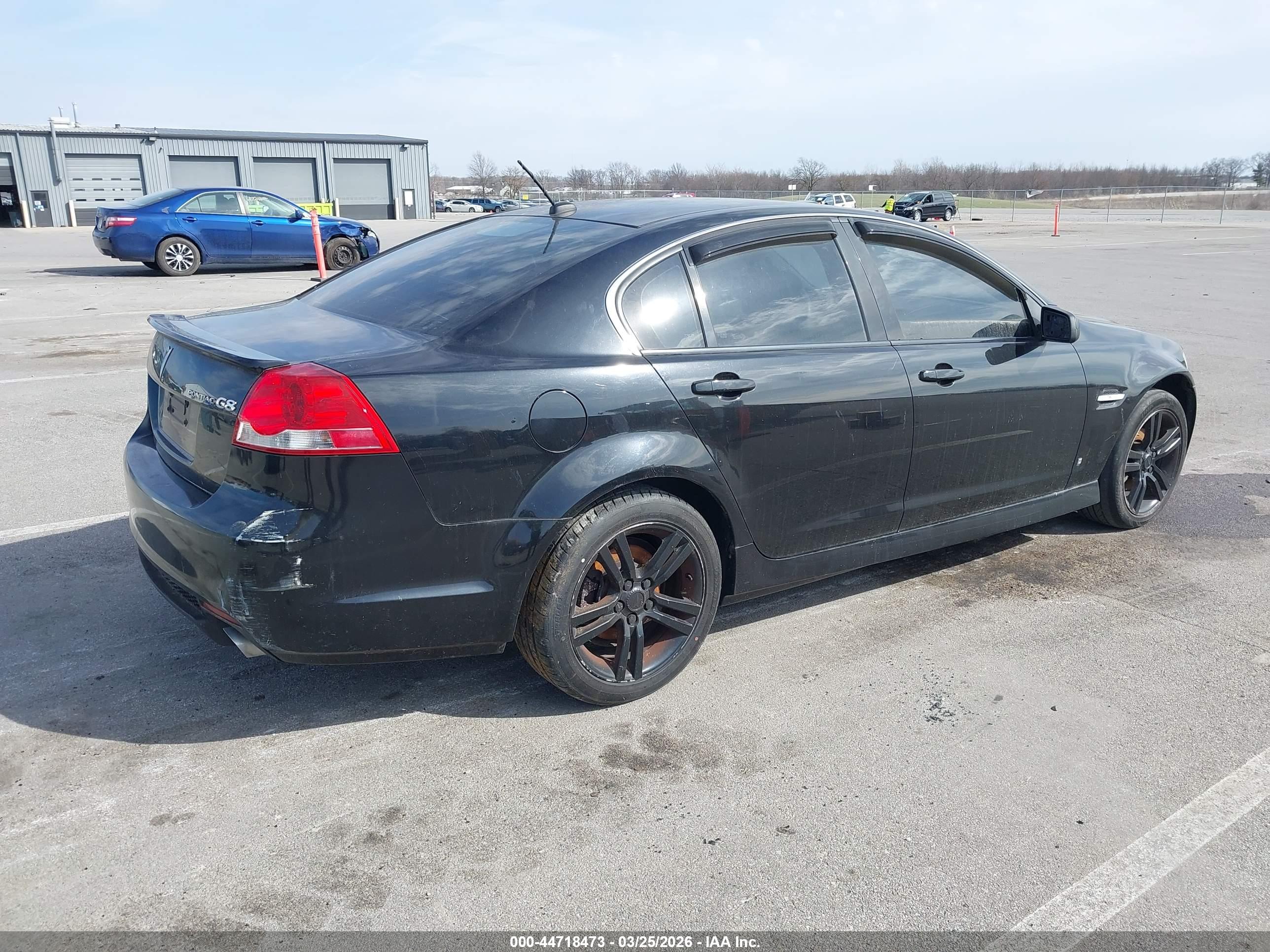 PONTIAC G8 image 4