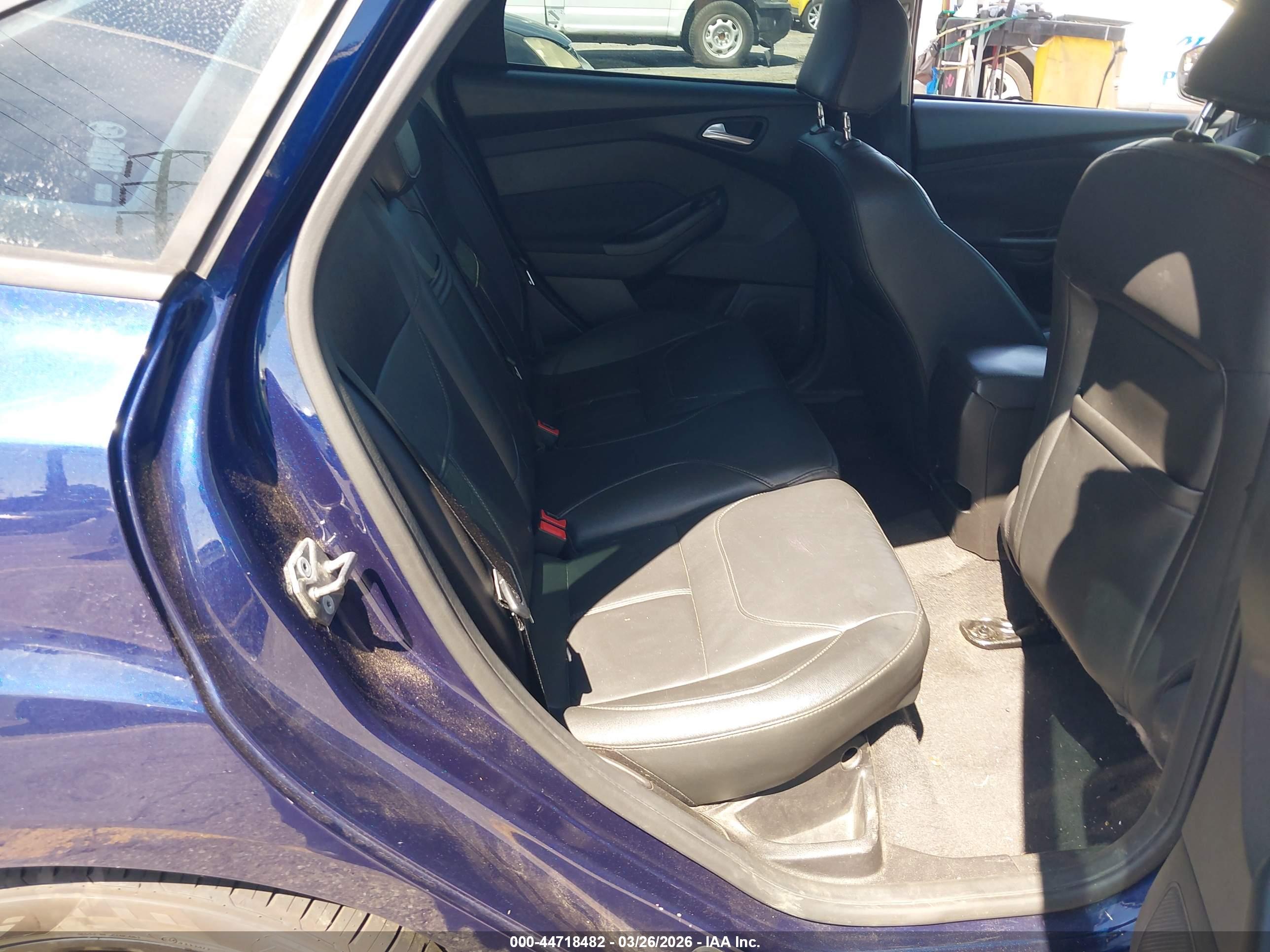 FORD FOCUS image 8