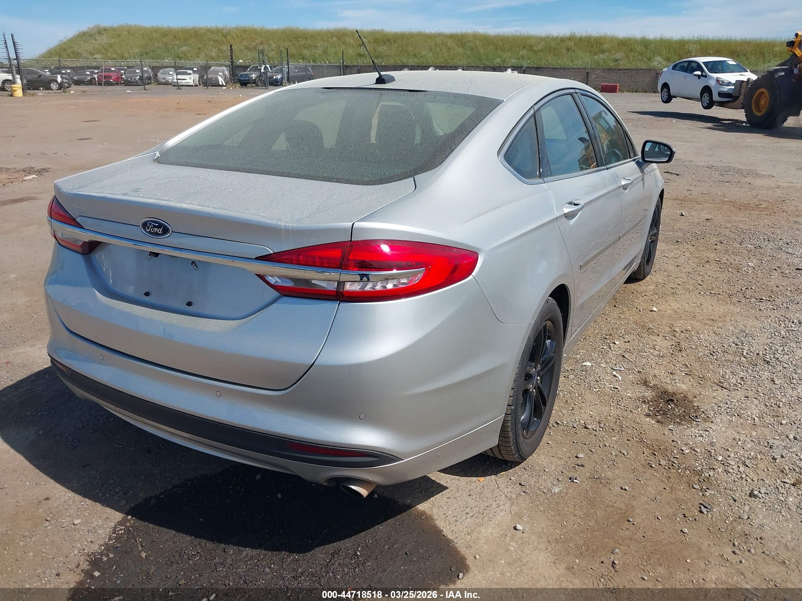 FORD FUSION image 4