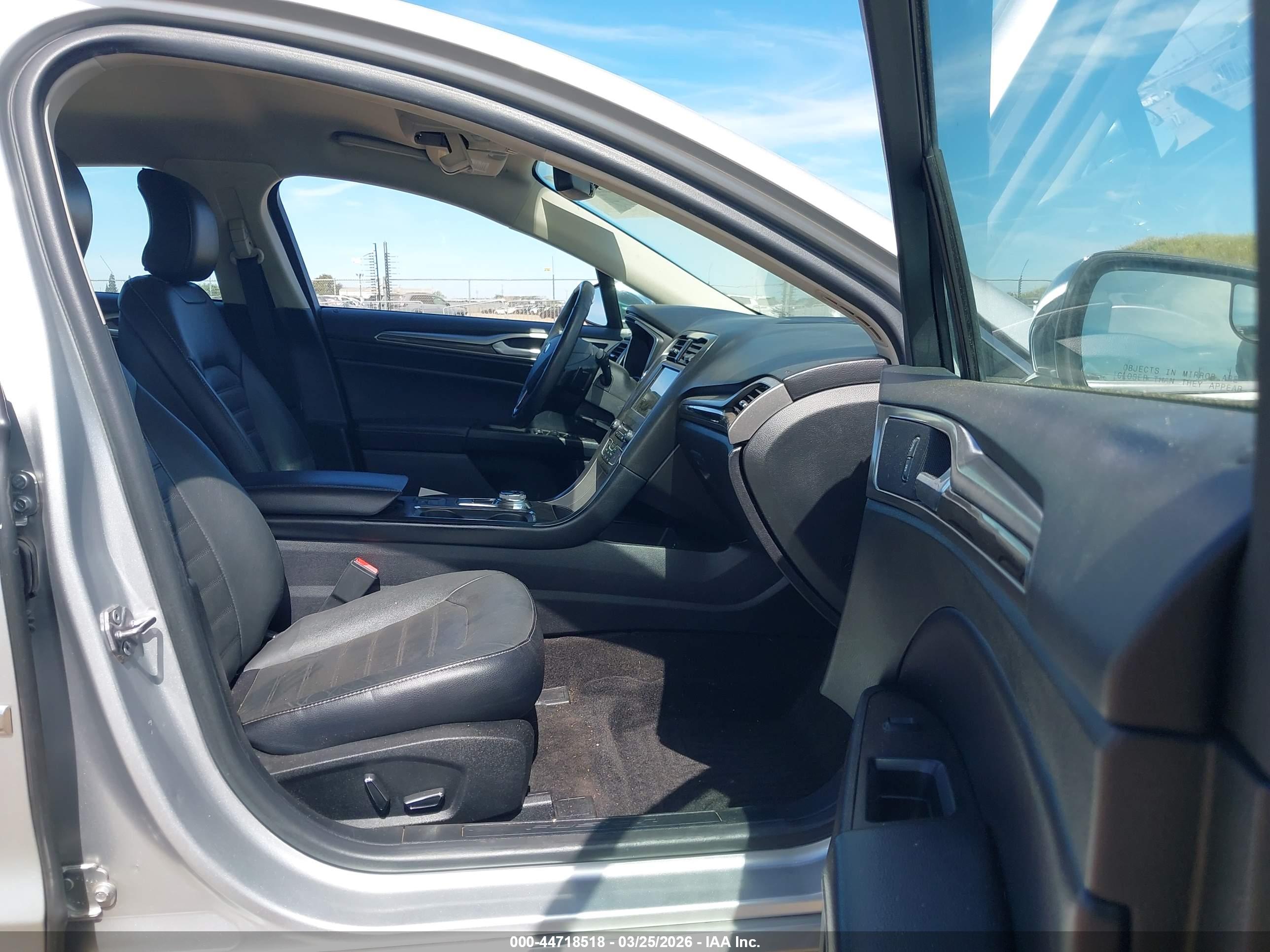 FORD FUSION image 5