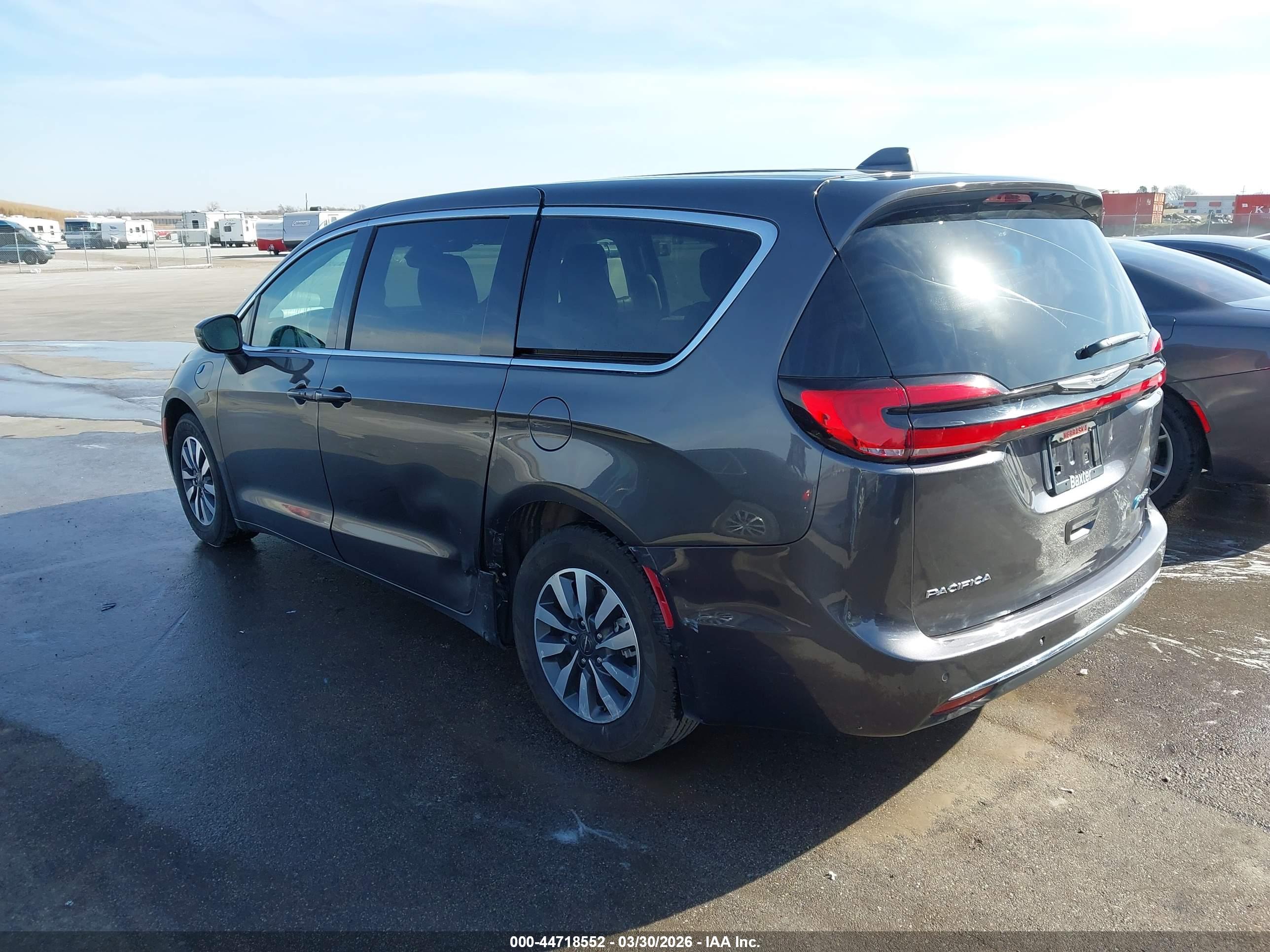 CHRYSLER PACIFICA image 3