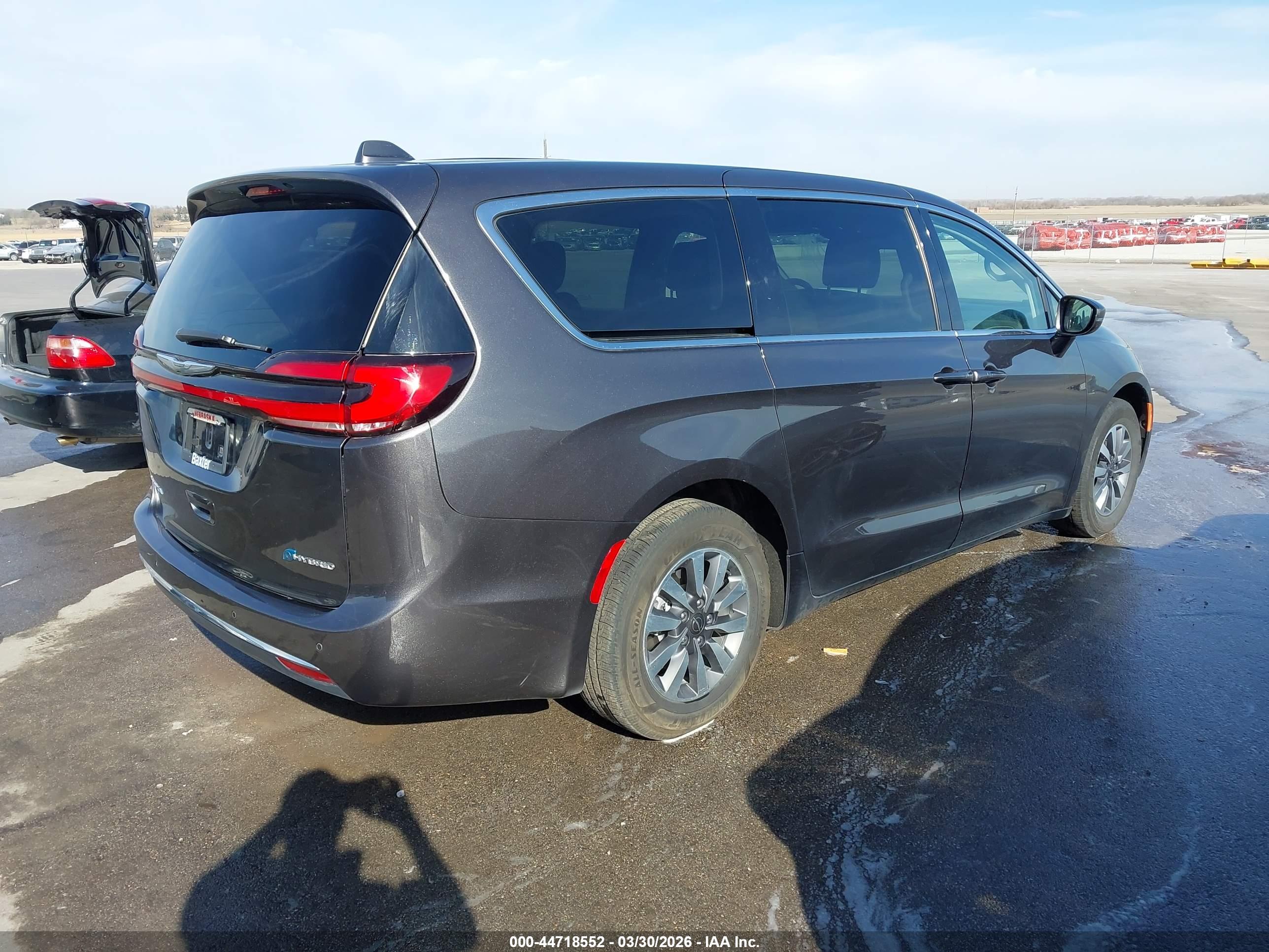 CHRYSLER PACIFICA image 4