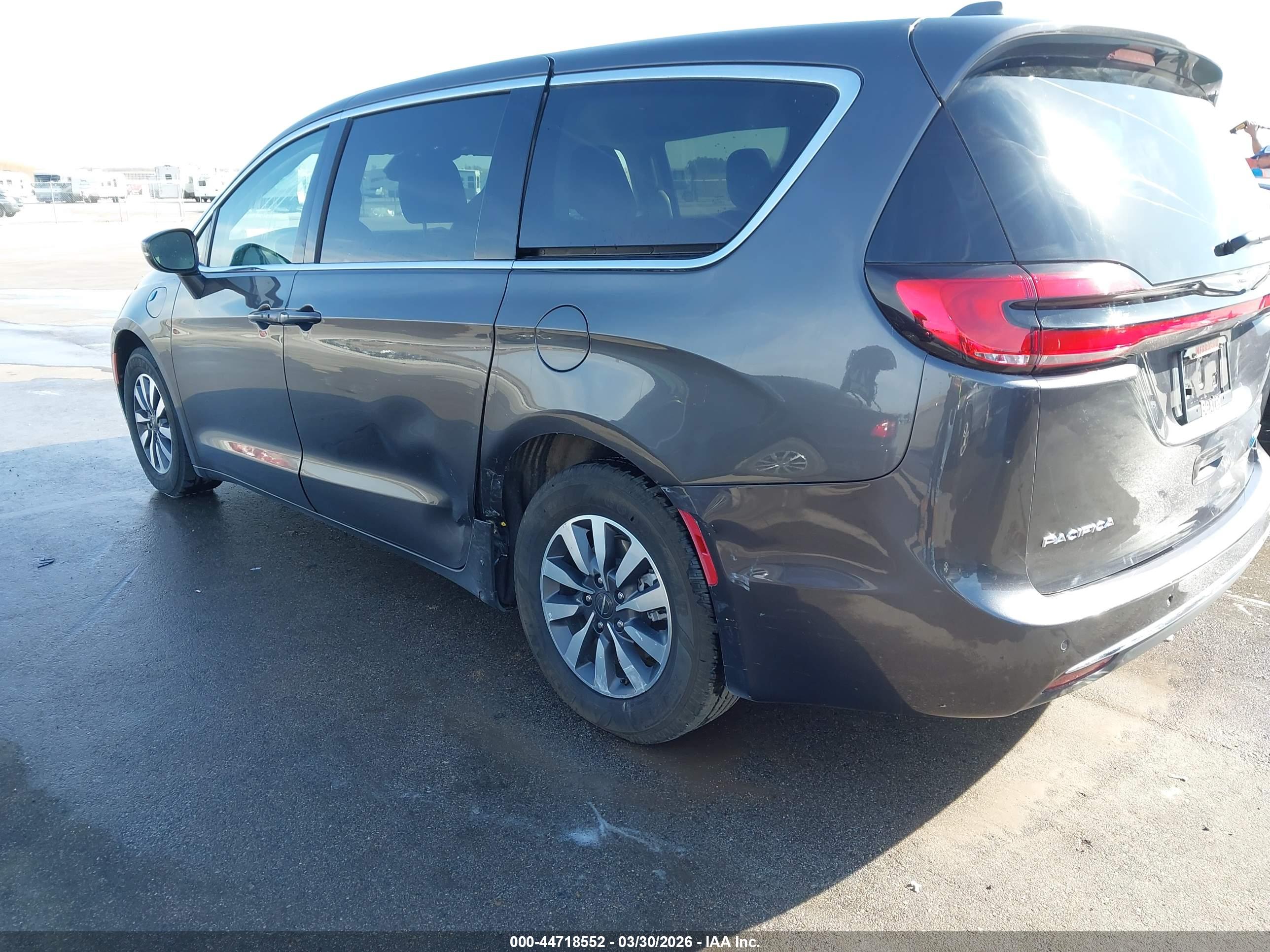 CHRYSLER PACIFICA image 6