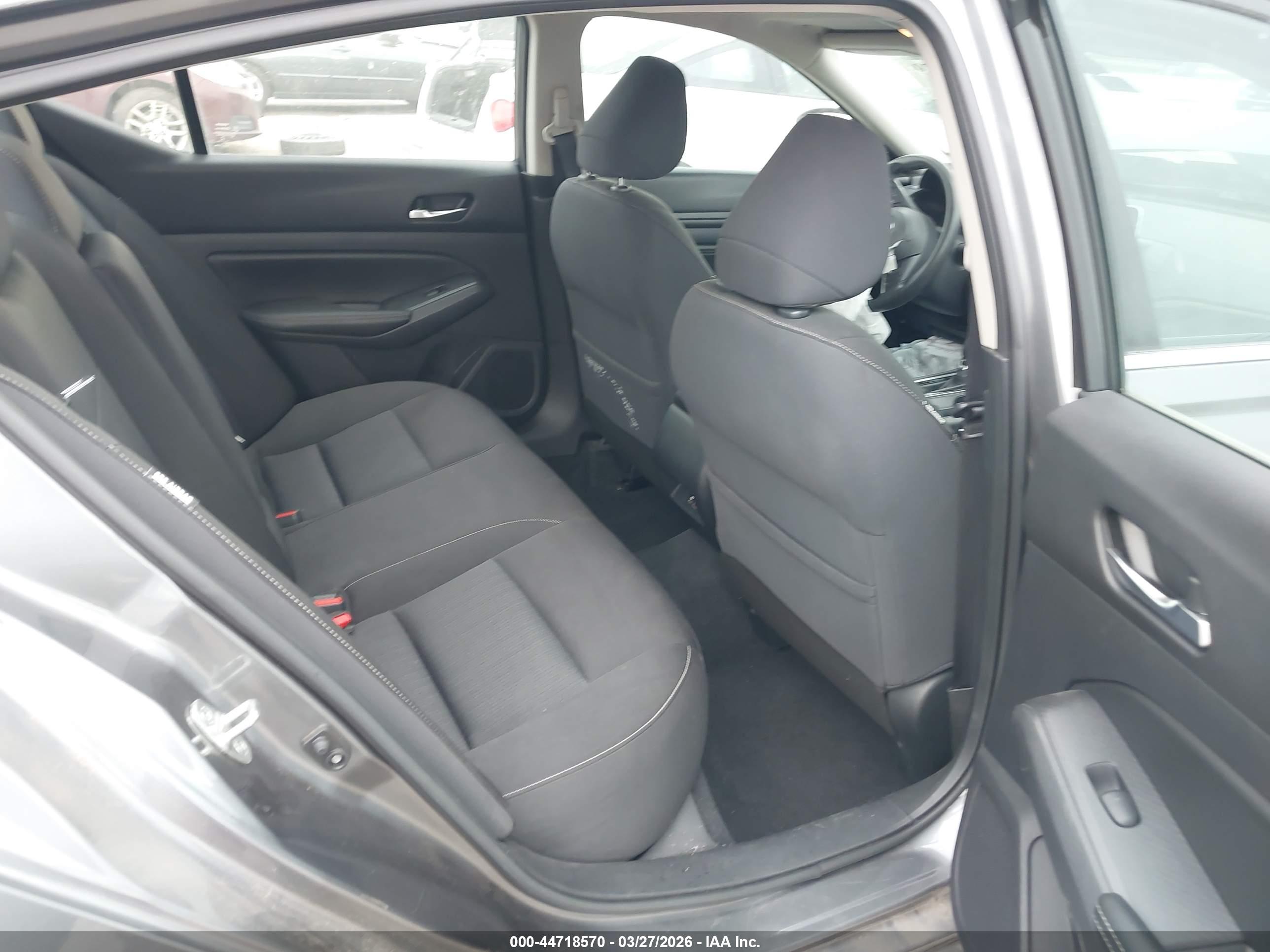NISSAN ALTIMA image 8
