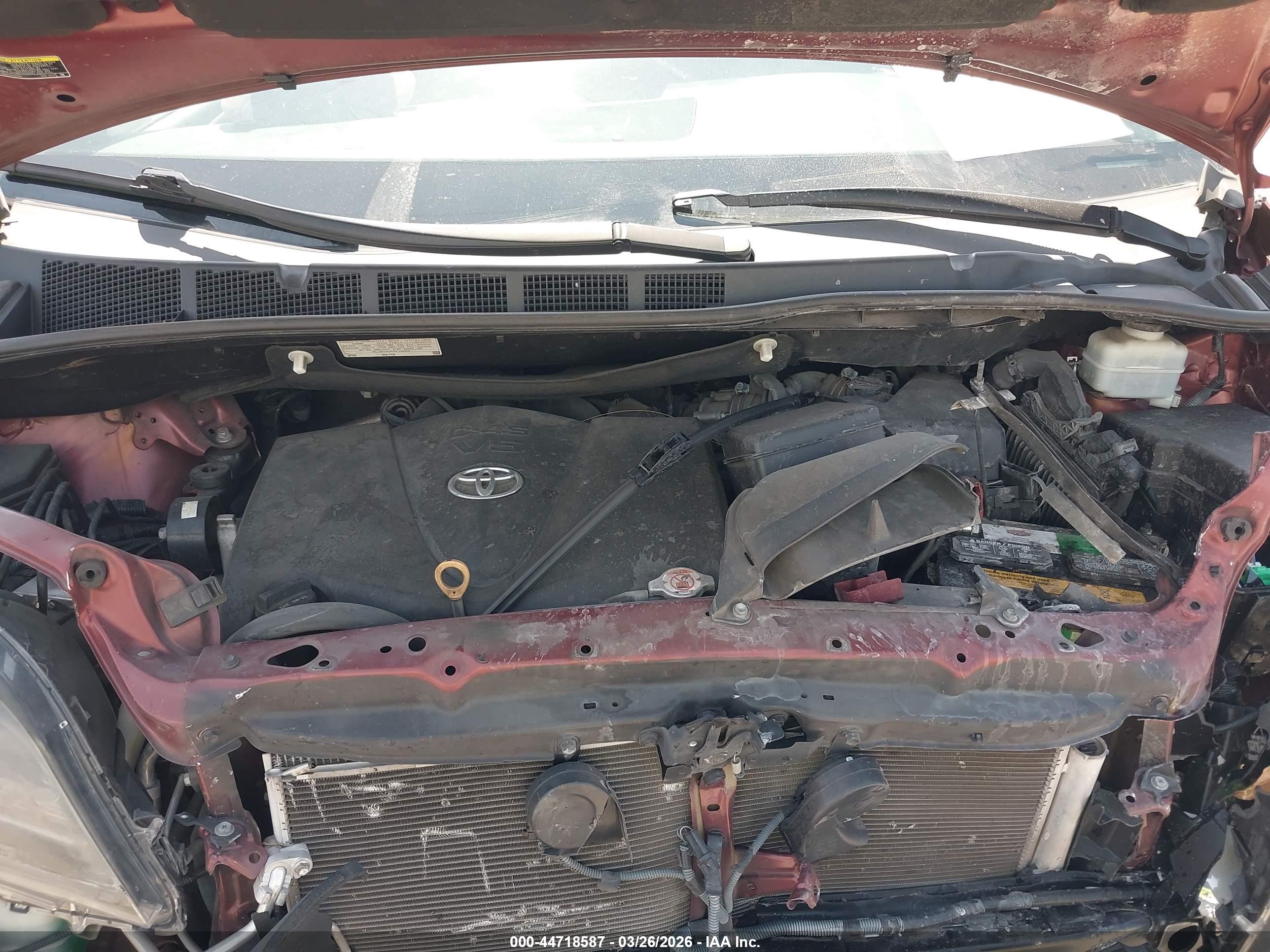 TOYOTA SIENNA image 10