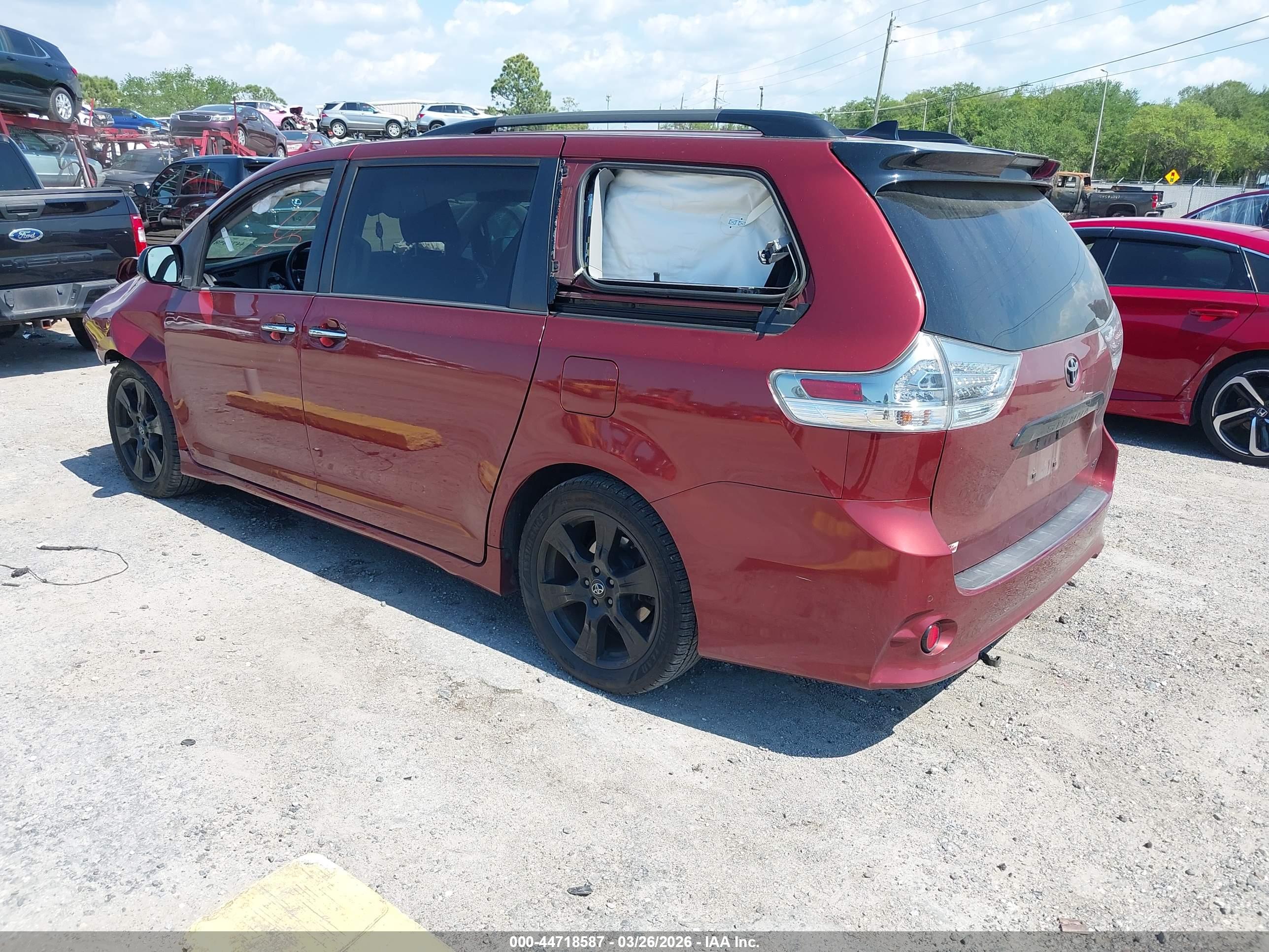 TOYOTA SIENNA image 3