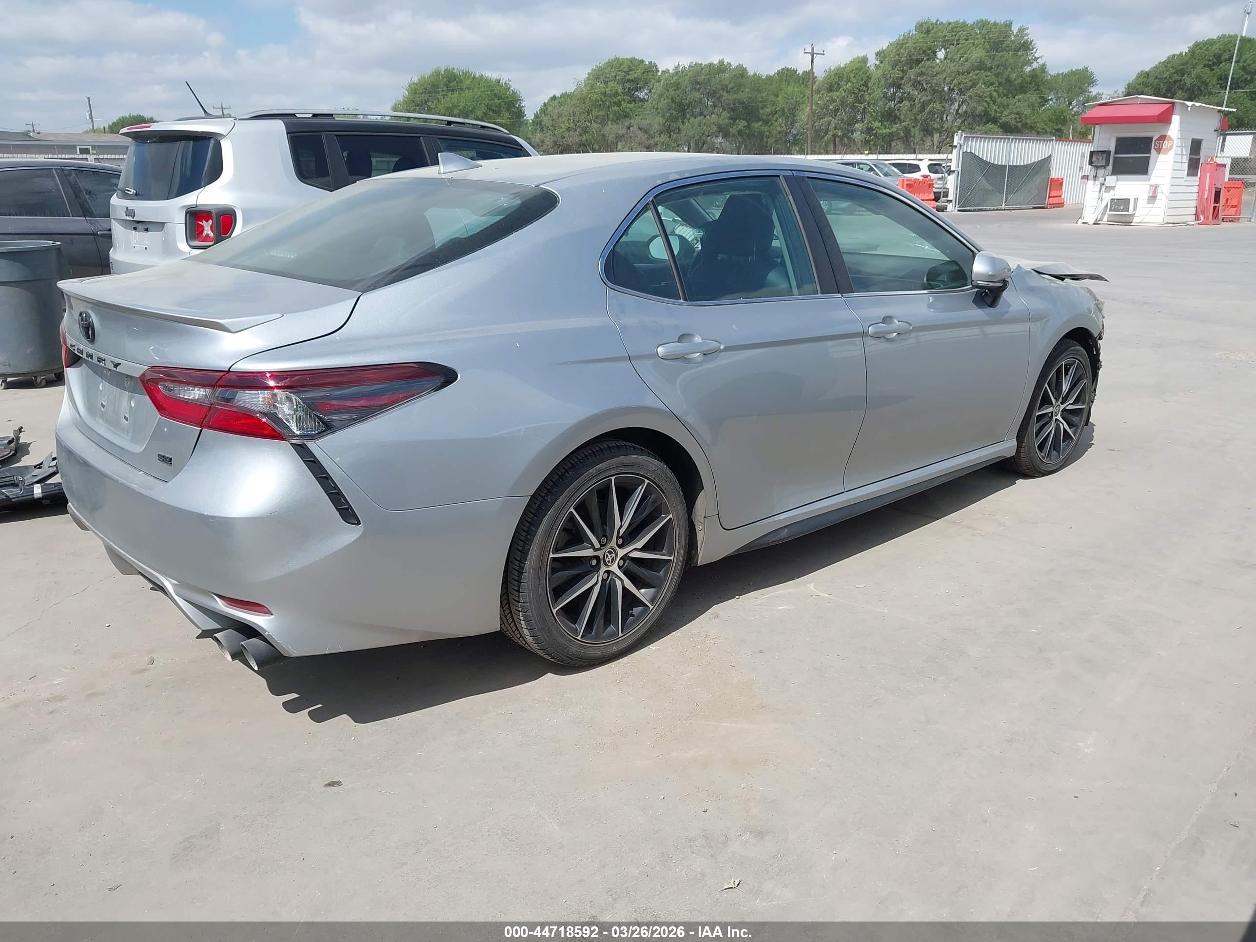 TOYOTA CAMRY image 4