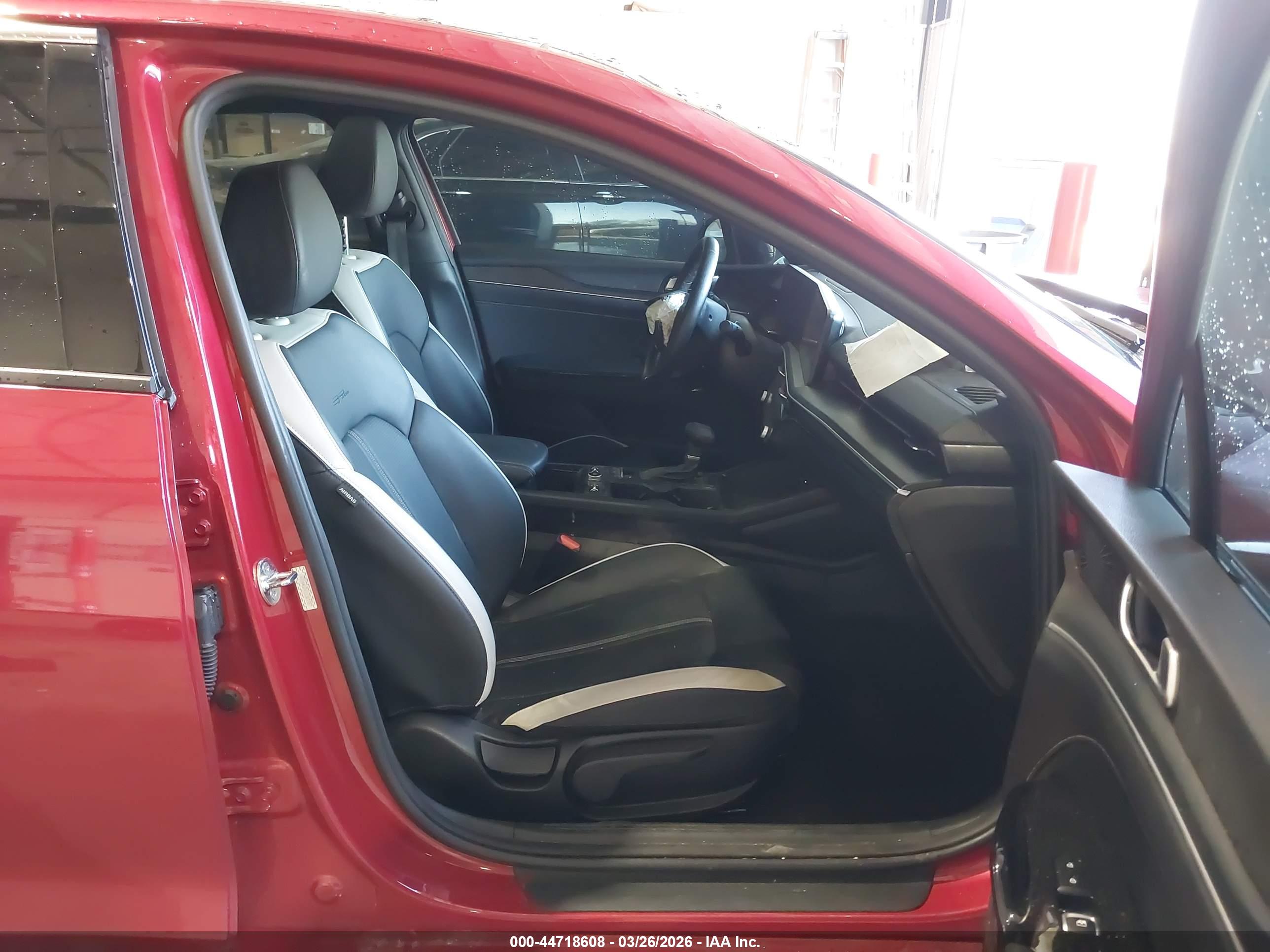 KIA K5 image 5