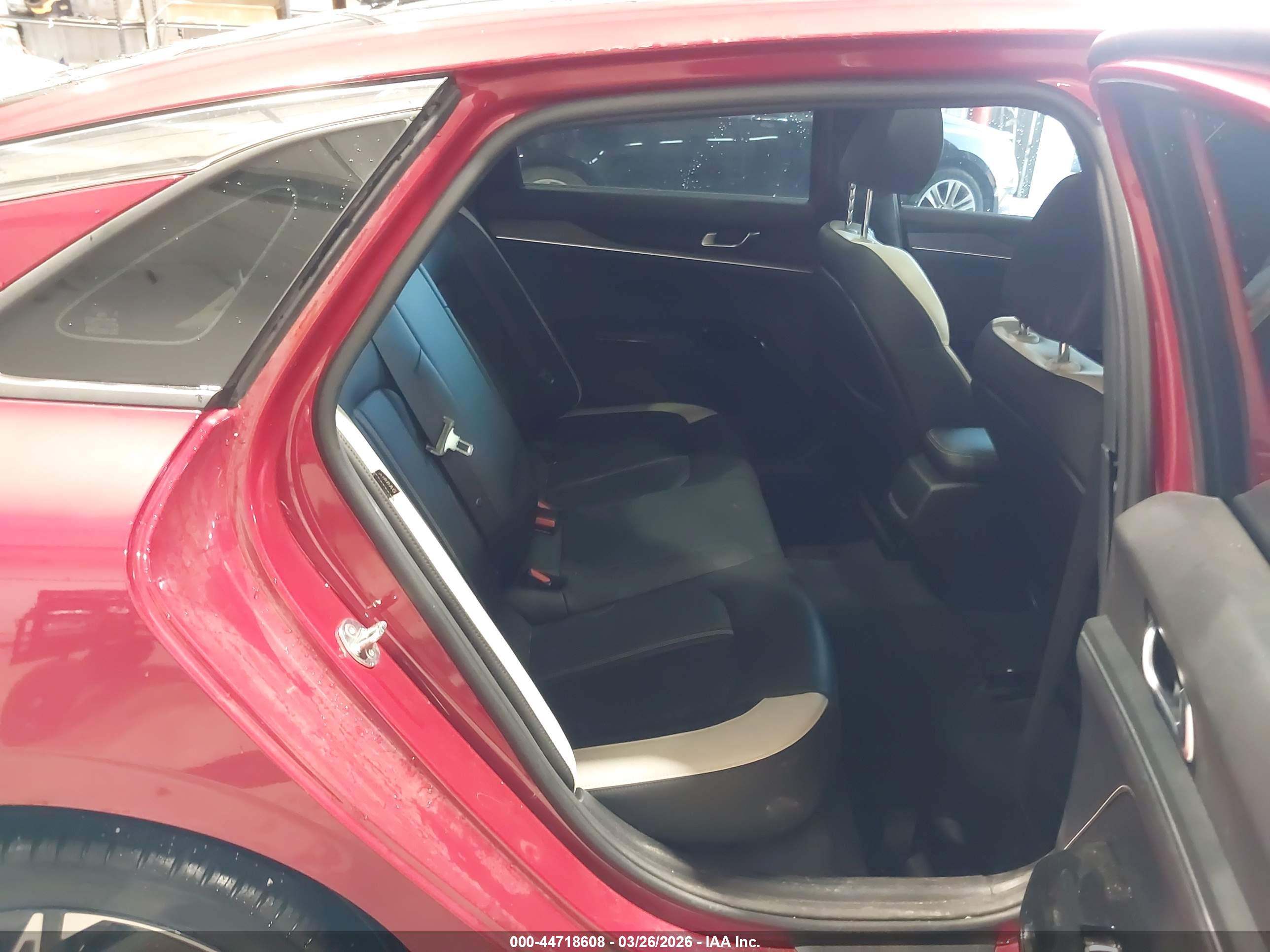 KIA K5 image 8
