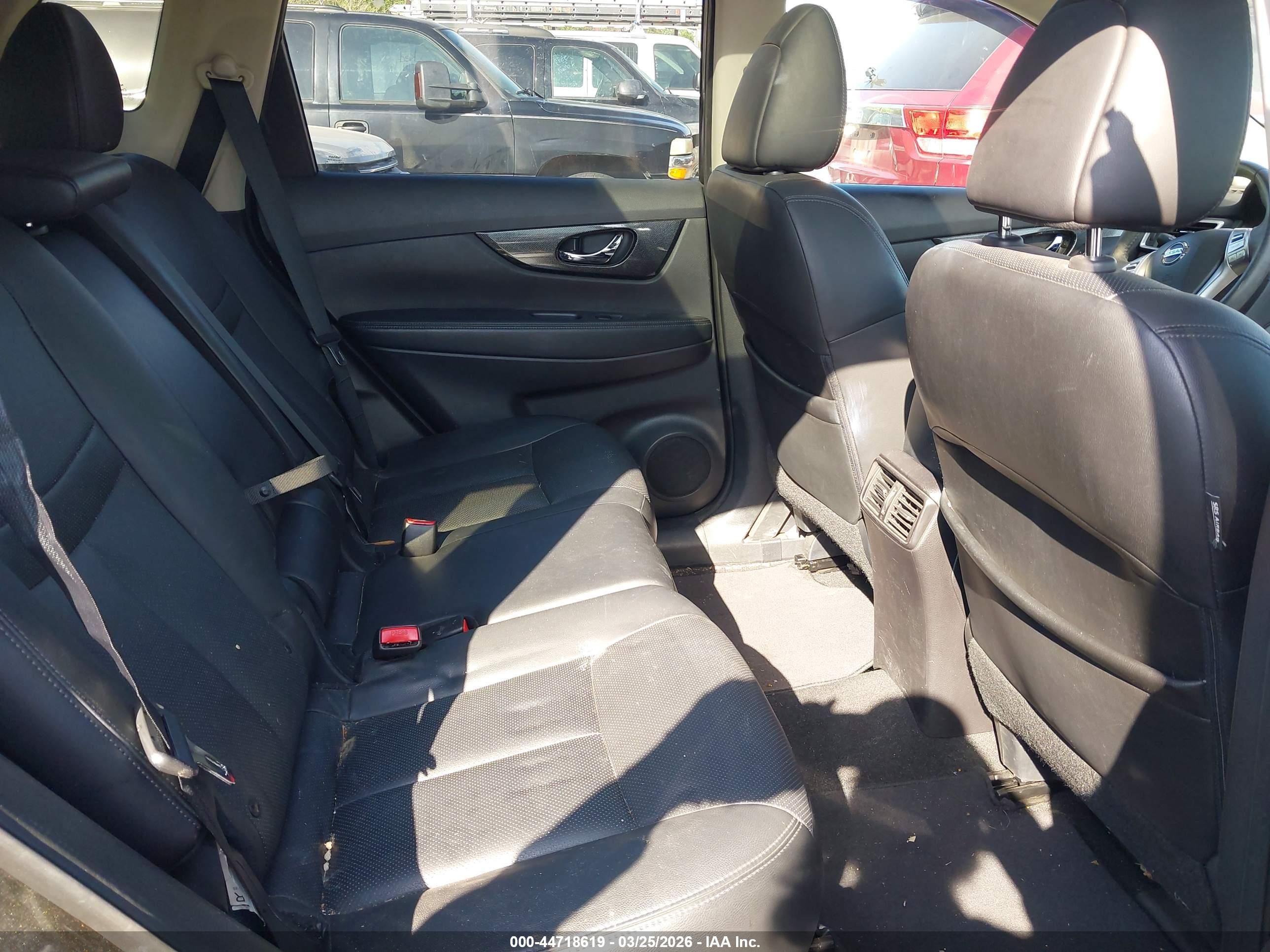 NISSAN ROGUE image 8